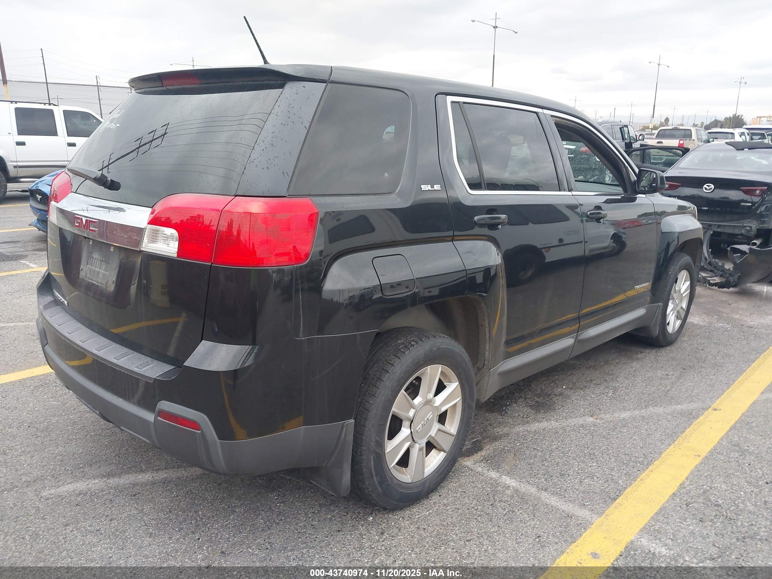 GMC TERRAIN image 4
