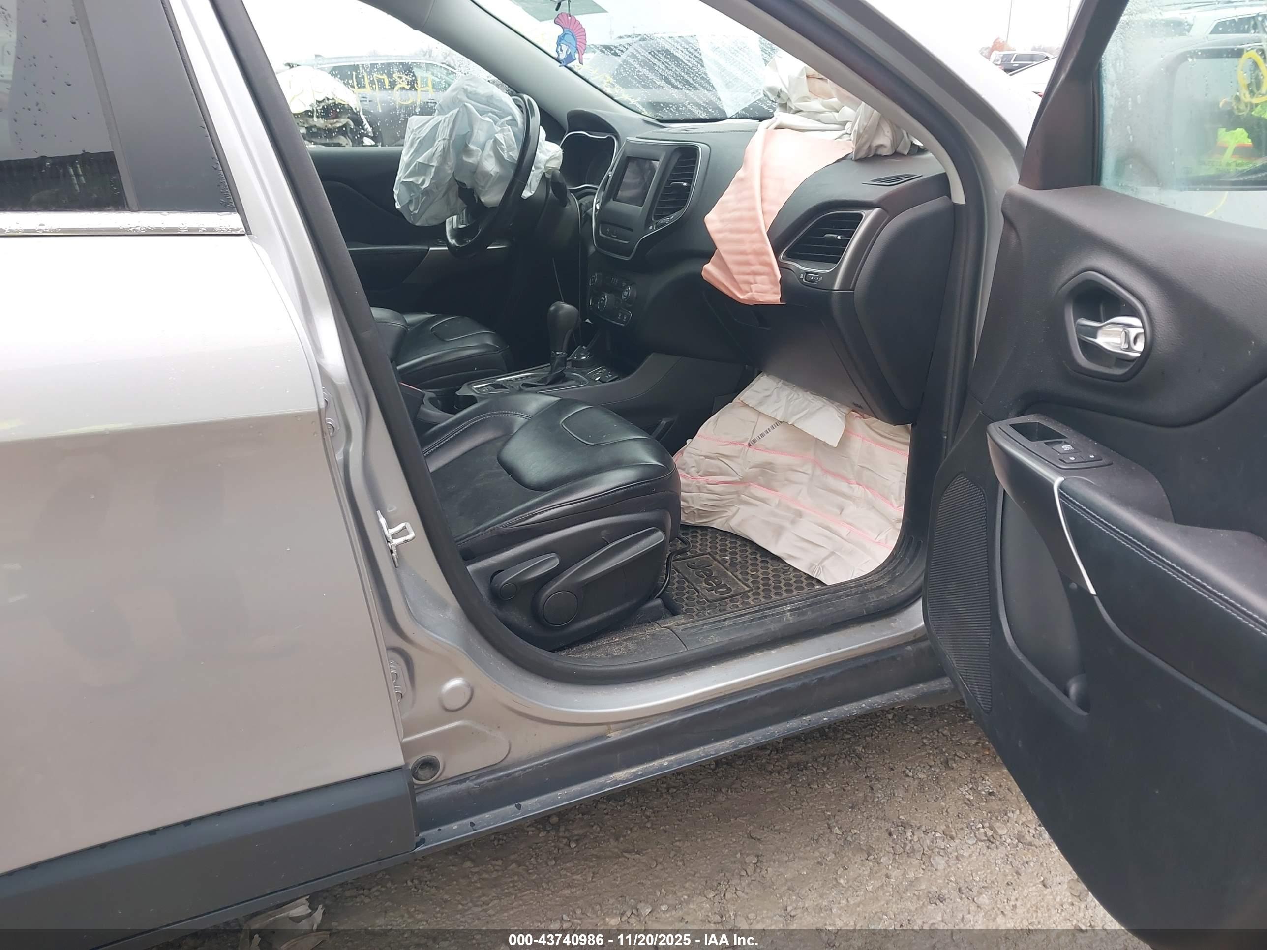 JEEP CHEROKEE image 5