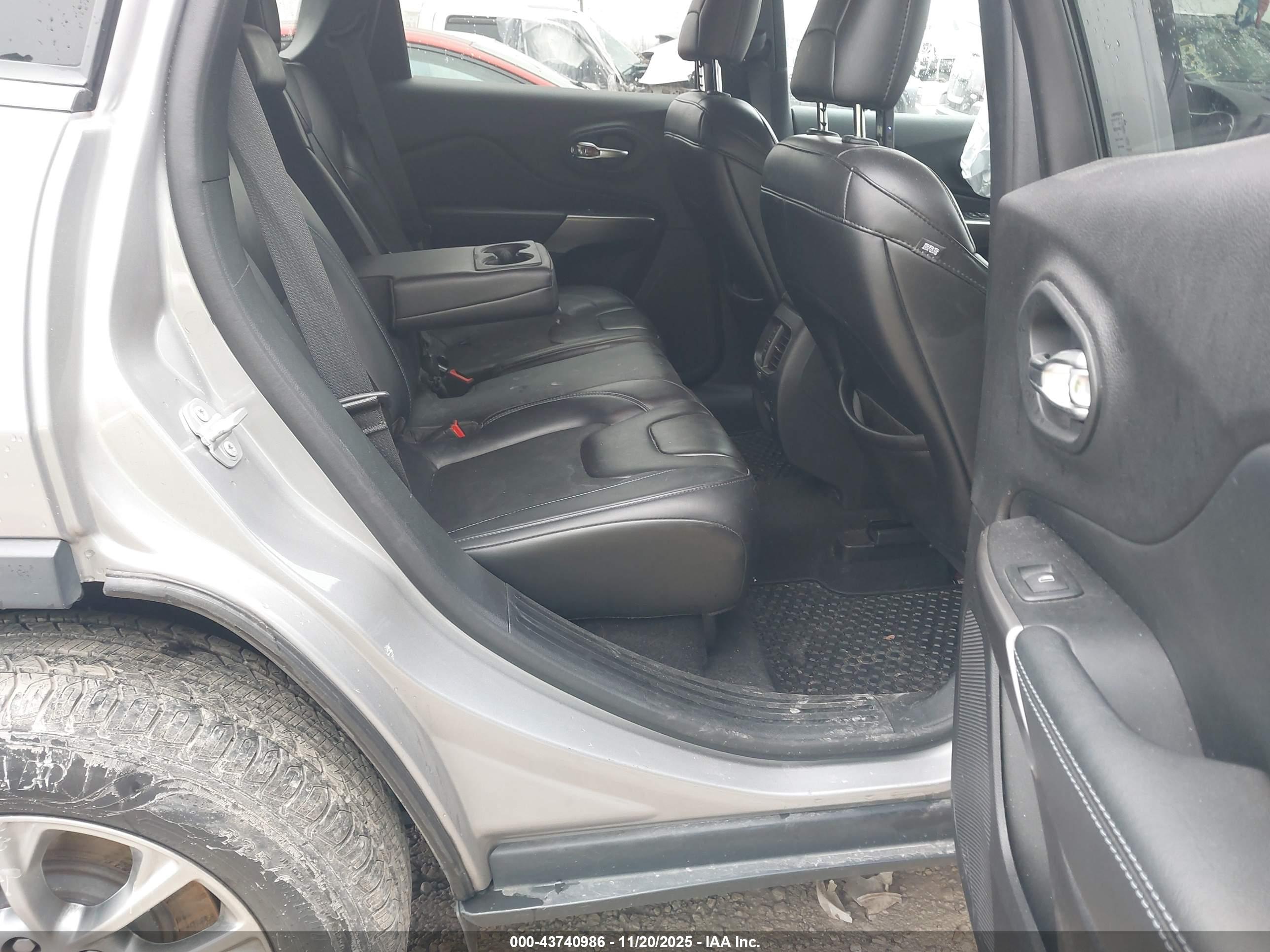 JEEP CHEROKEE image 8