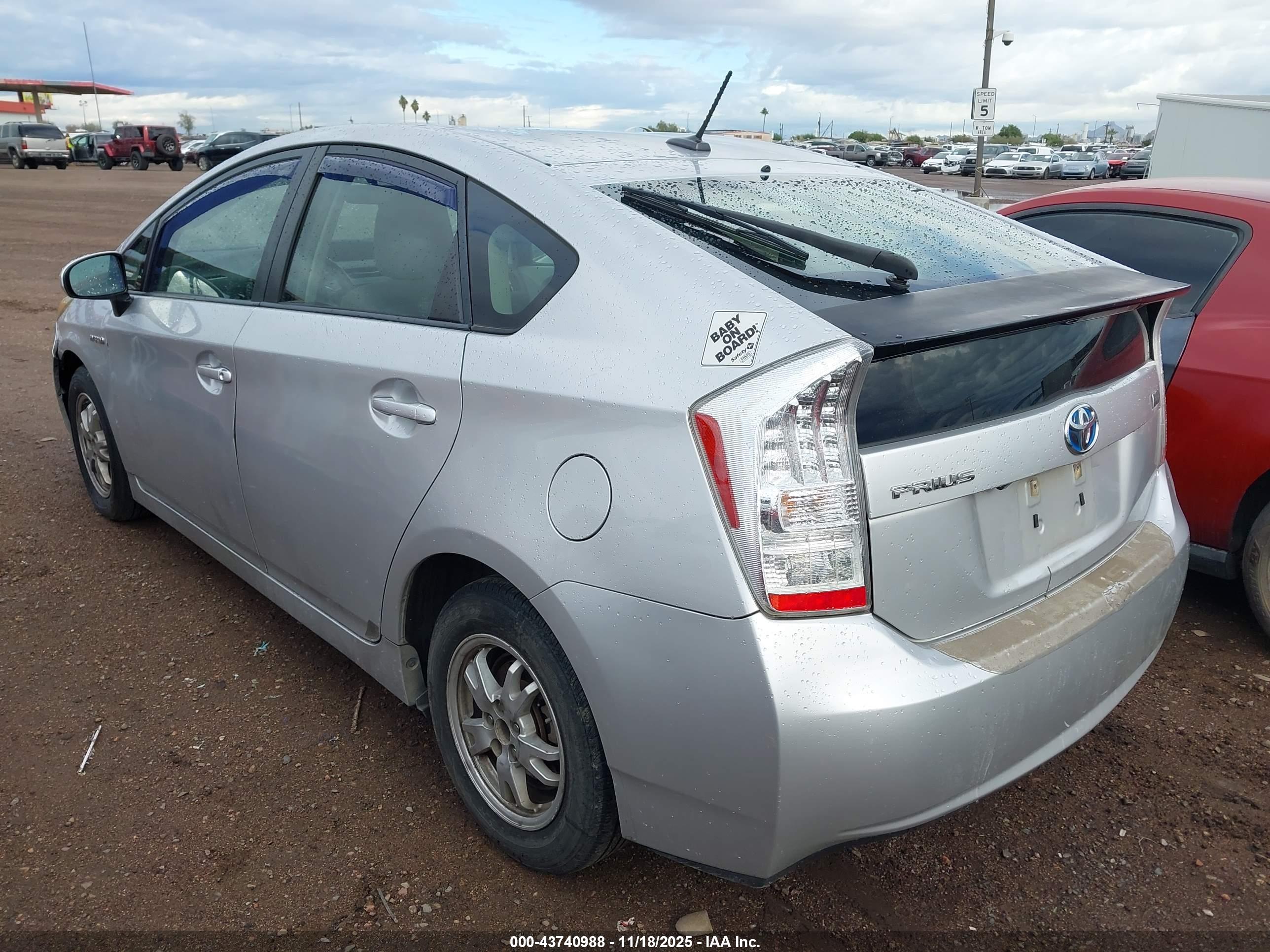 TOYOTA PRIUS image 3