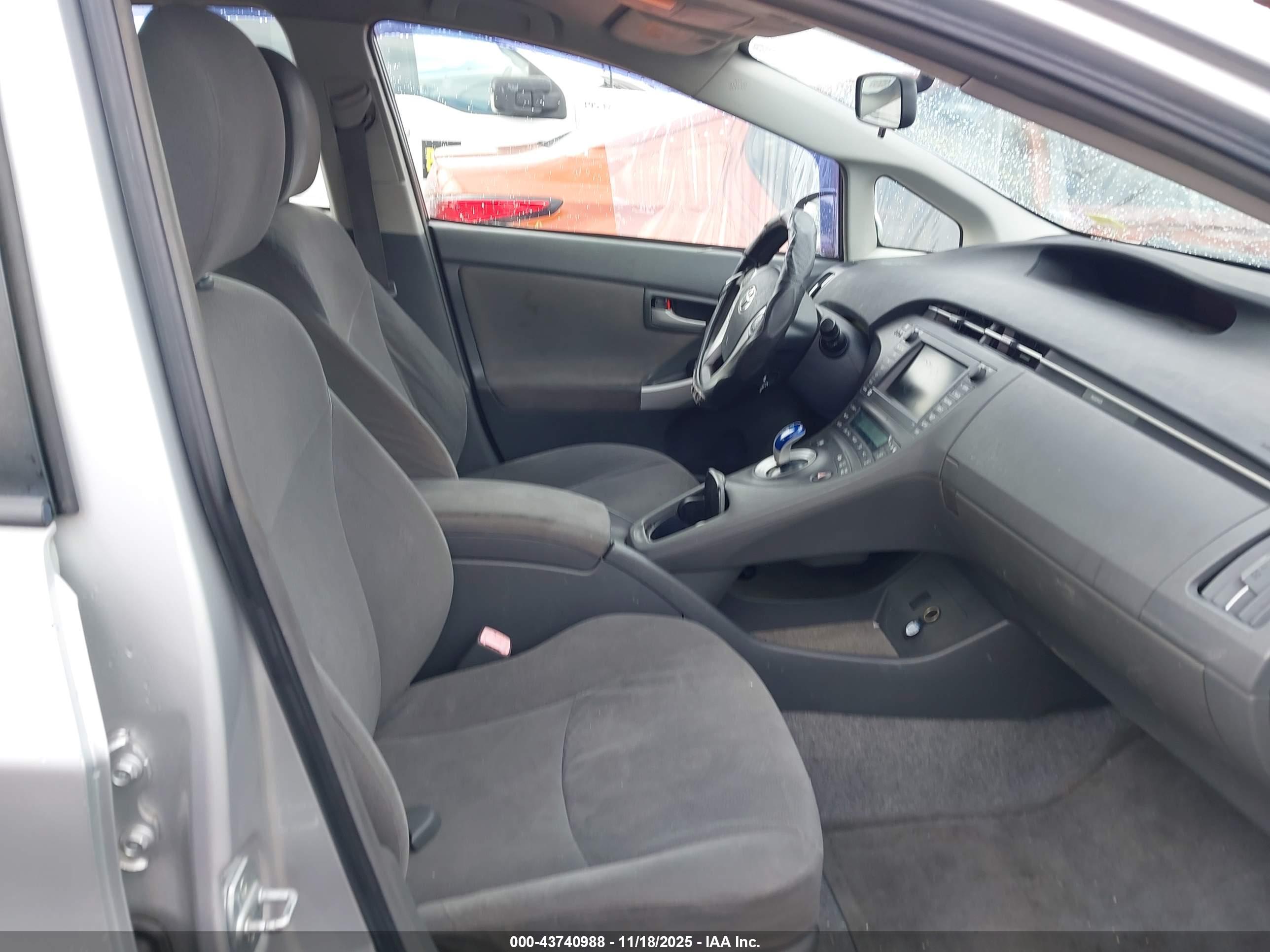 TOYOTA PRIUS image 5