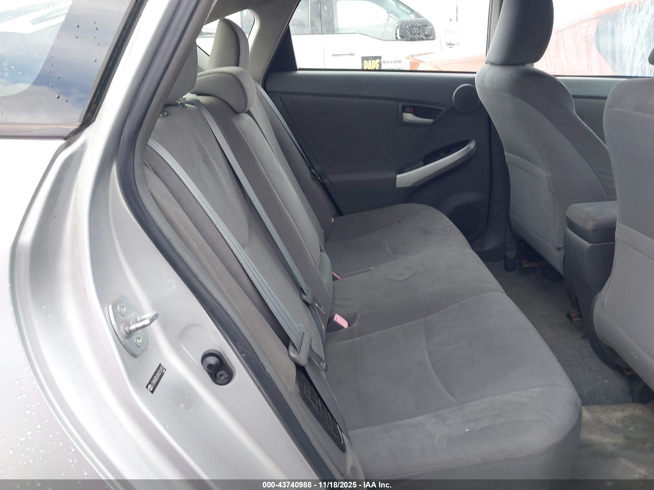 TOYOTA PRIUS image 8