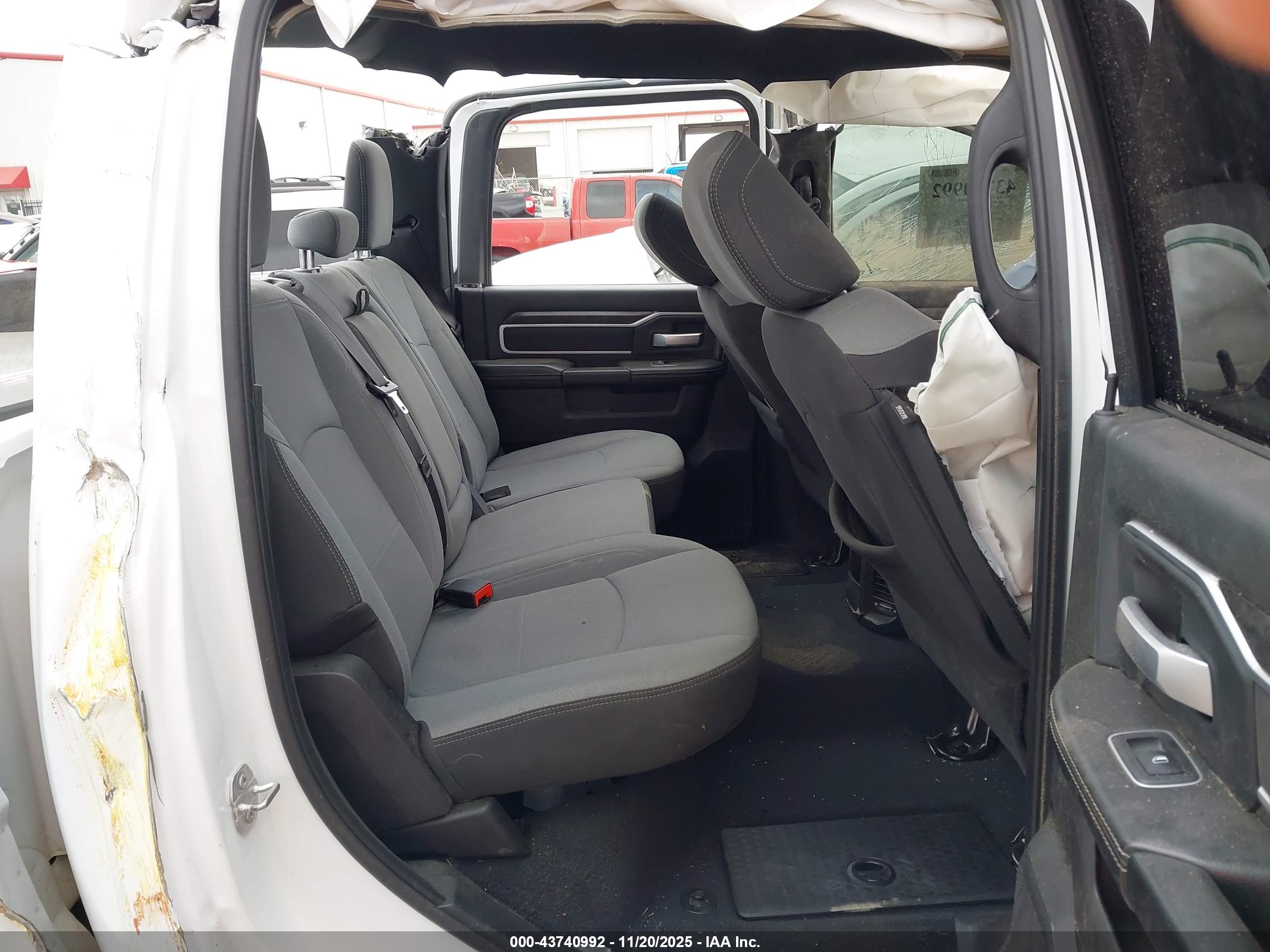 RAM 2500 image 8