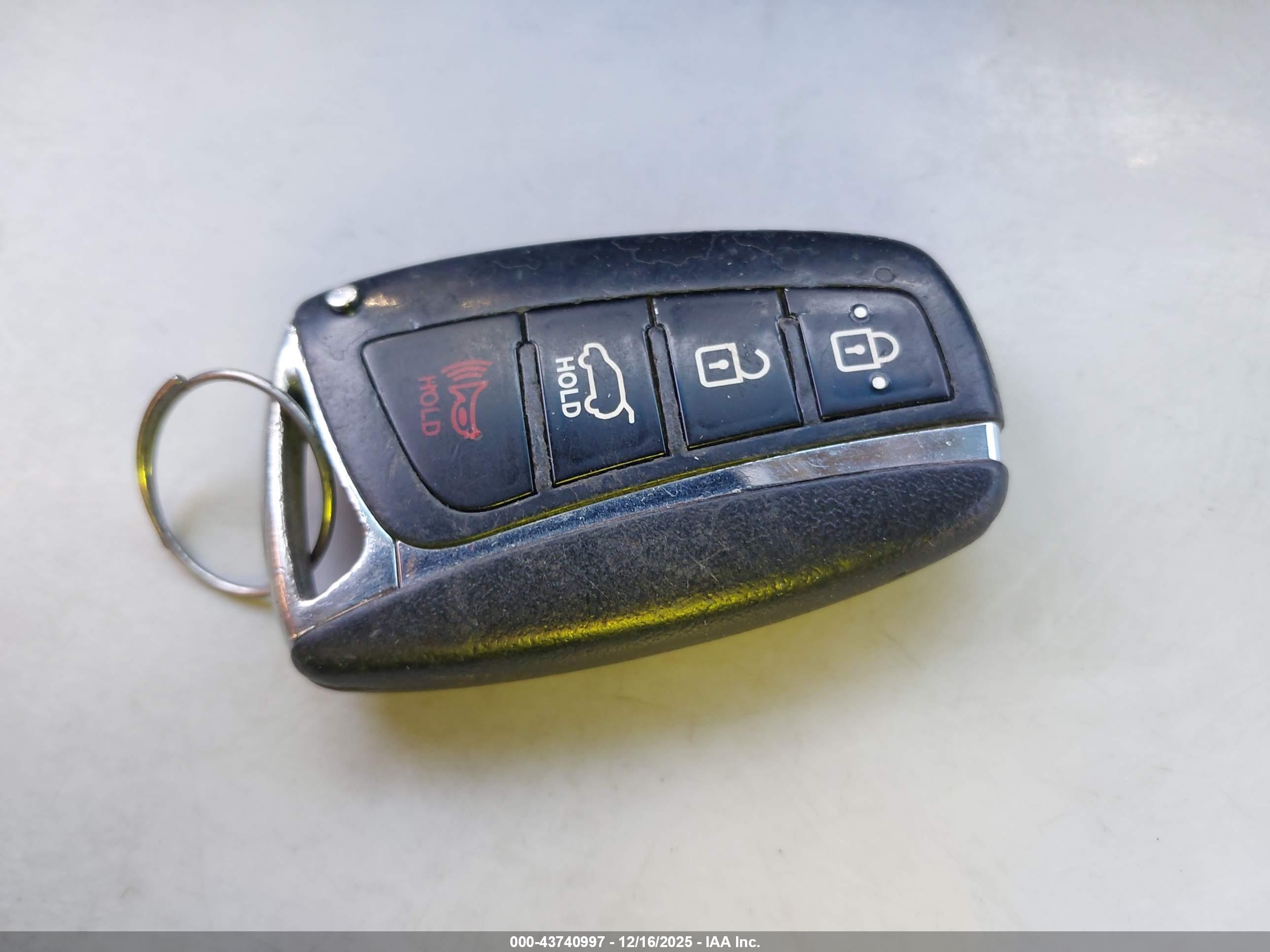HYUNDAI SANTA image 11
