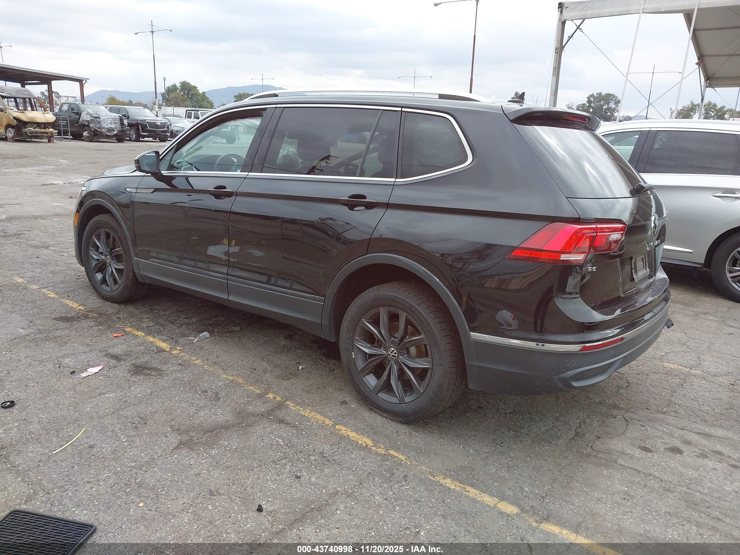 VOLKSWAGEN TIGUAN image 3