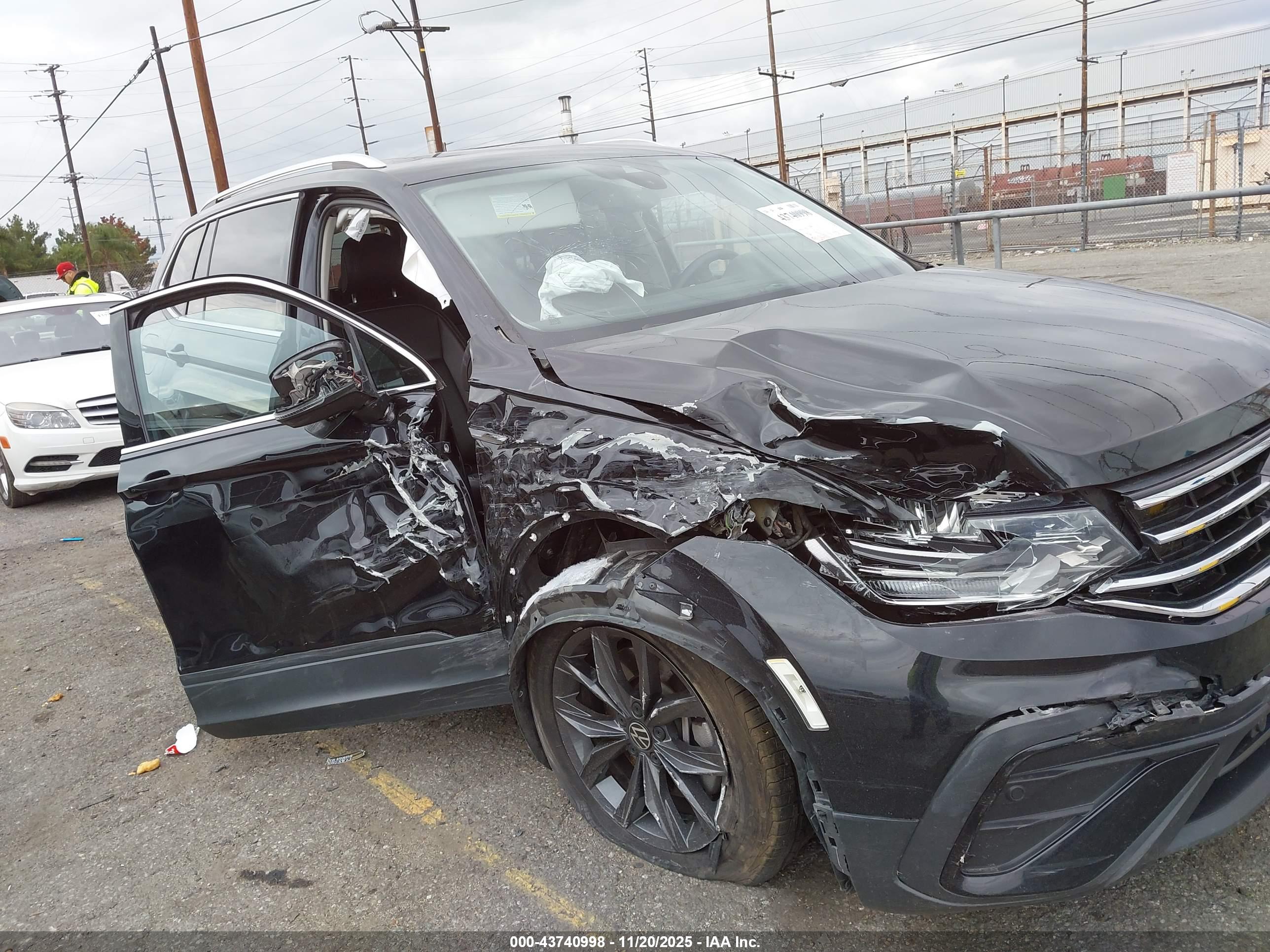 VOLKSWAGEN TIGUAN image 6