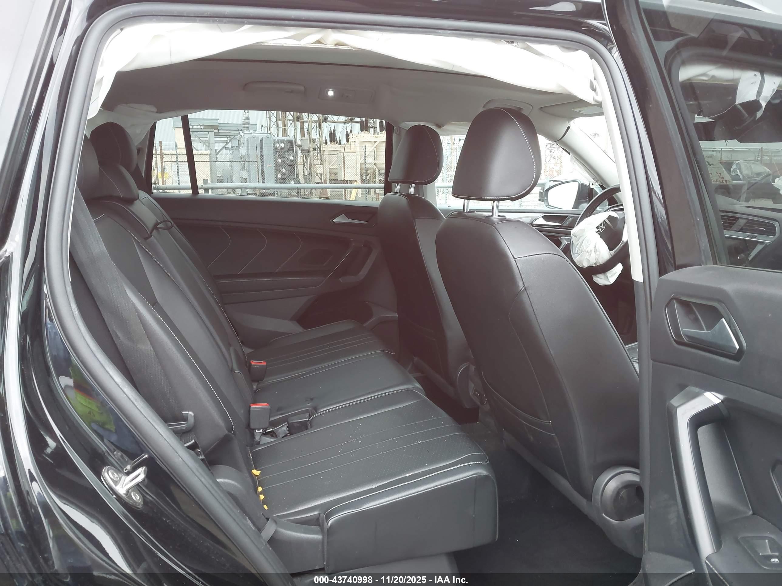 VOLKSWAGEN TIGUAN image 8