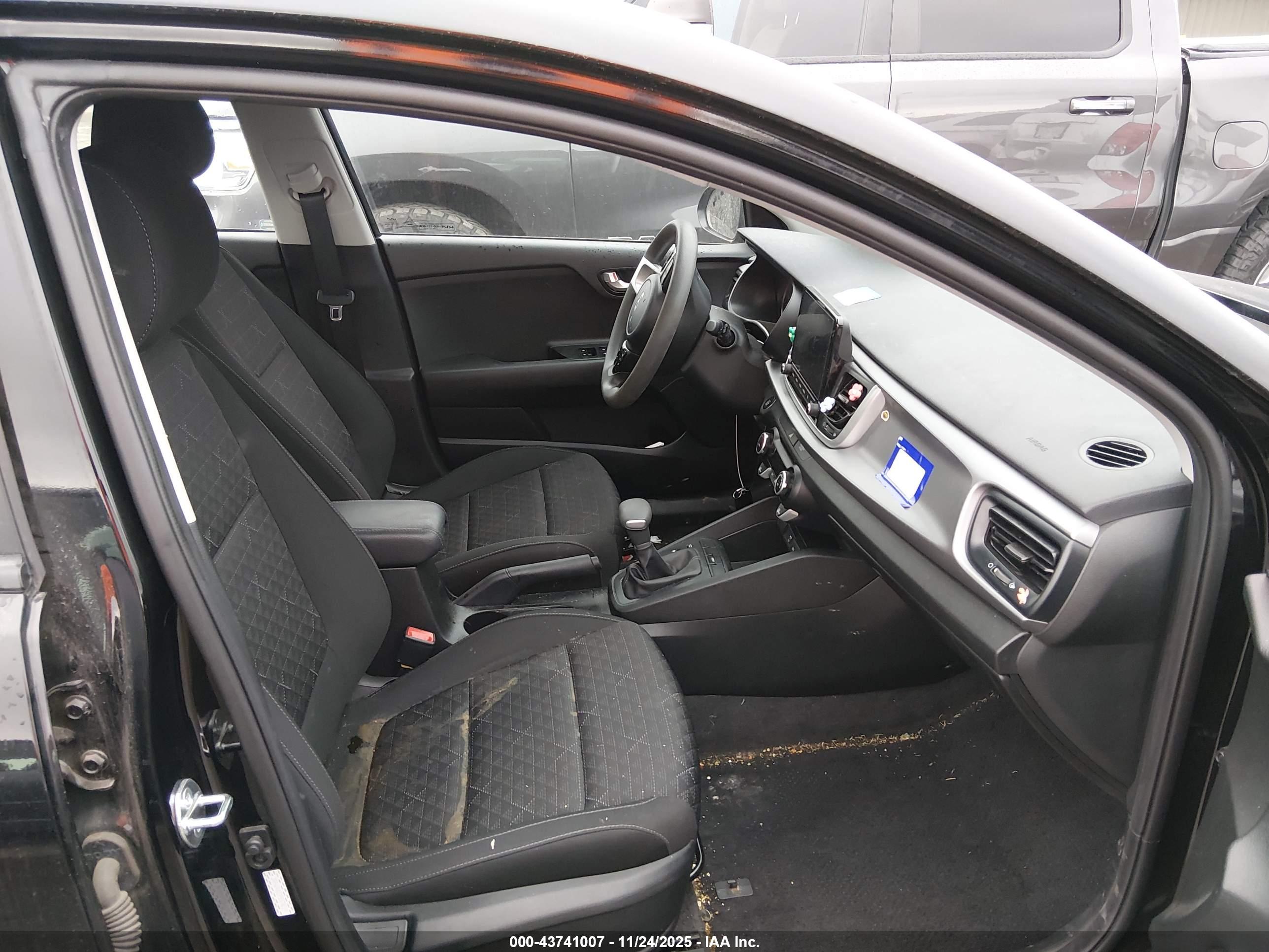 KIA RIO image 5