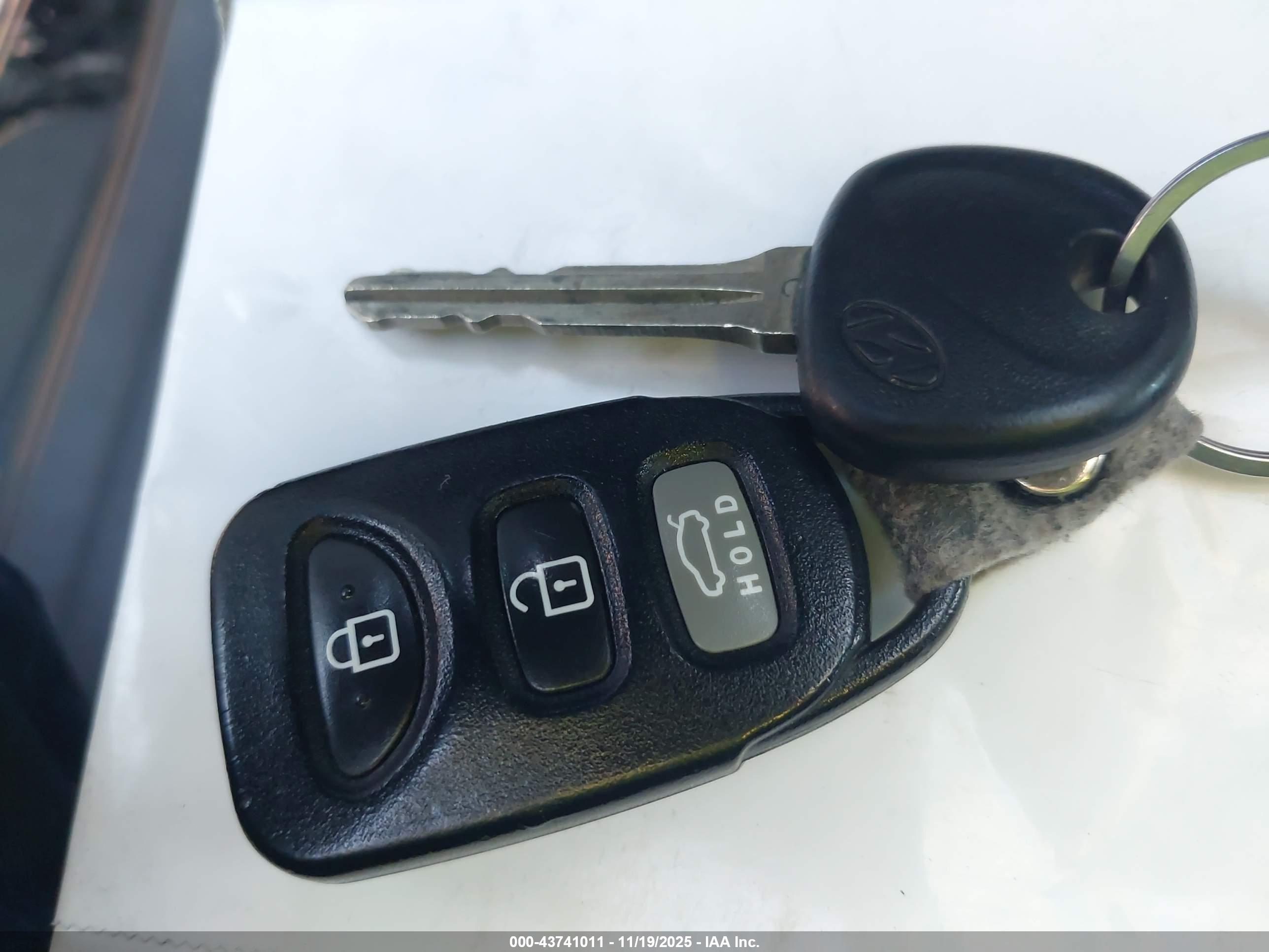 HYUNDAI ELANTRA image 11