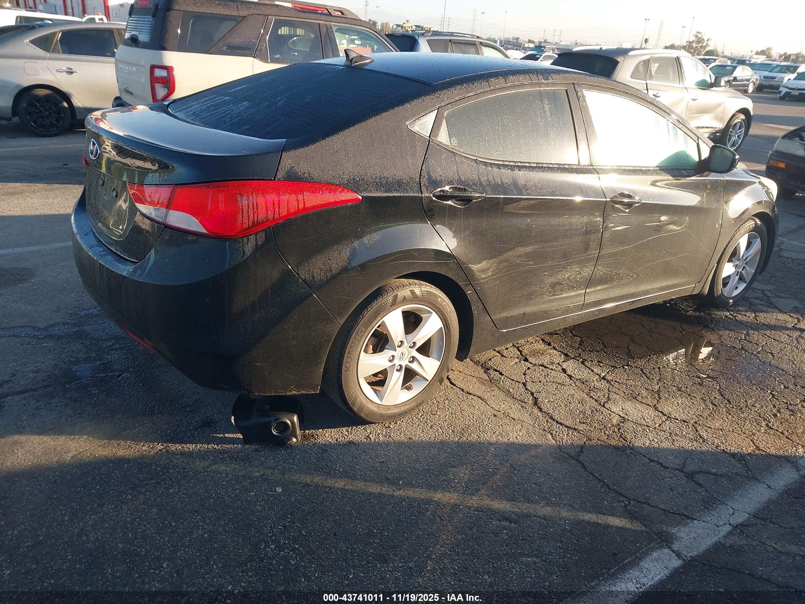 HYUNDAI ELANTRA image 4
