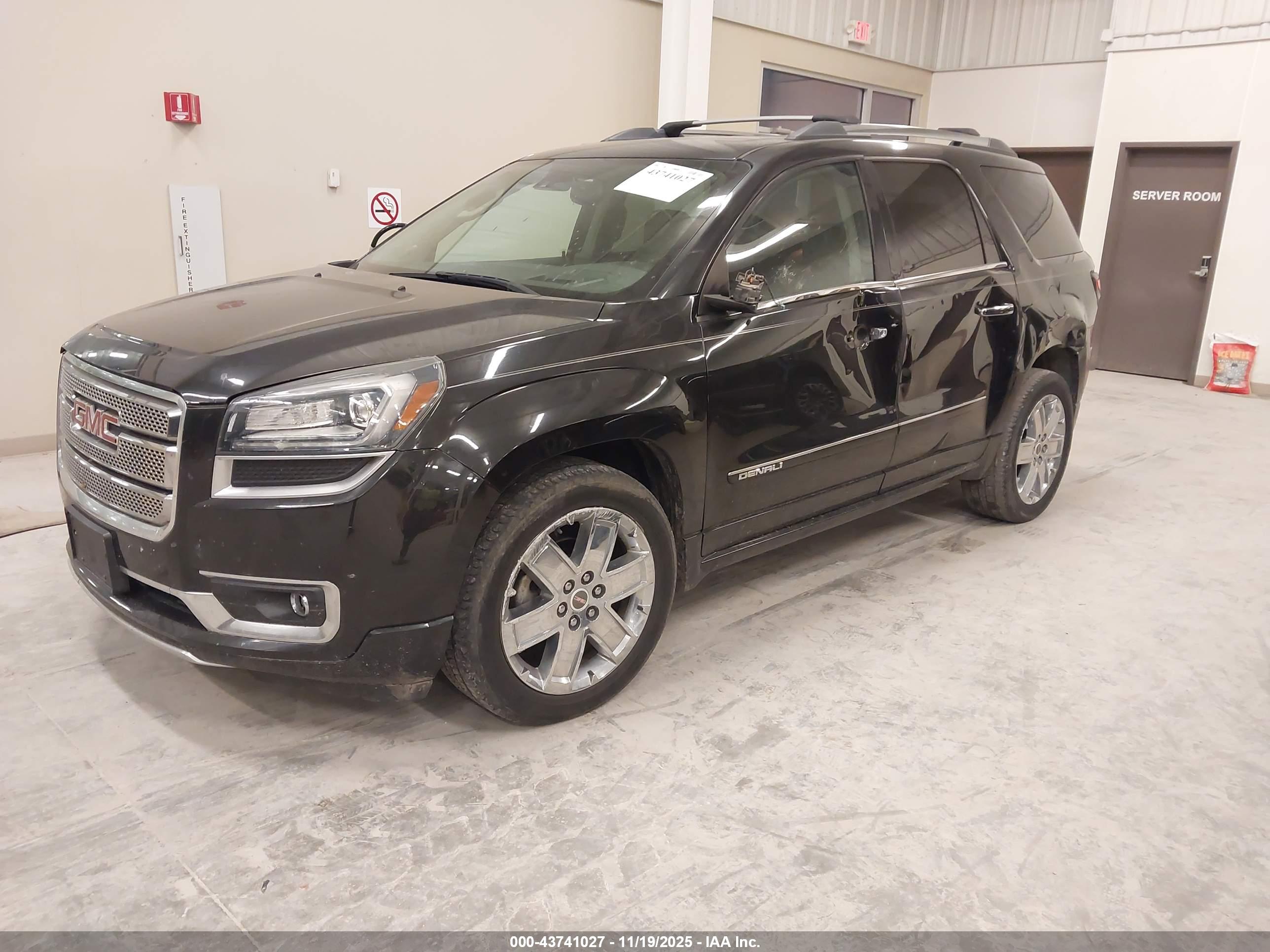 GMC ACADIA image 2