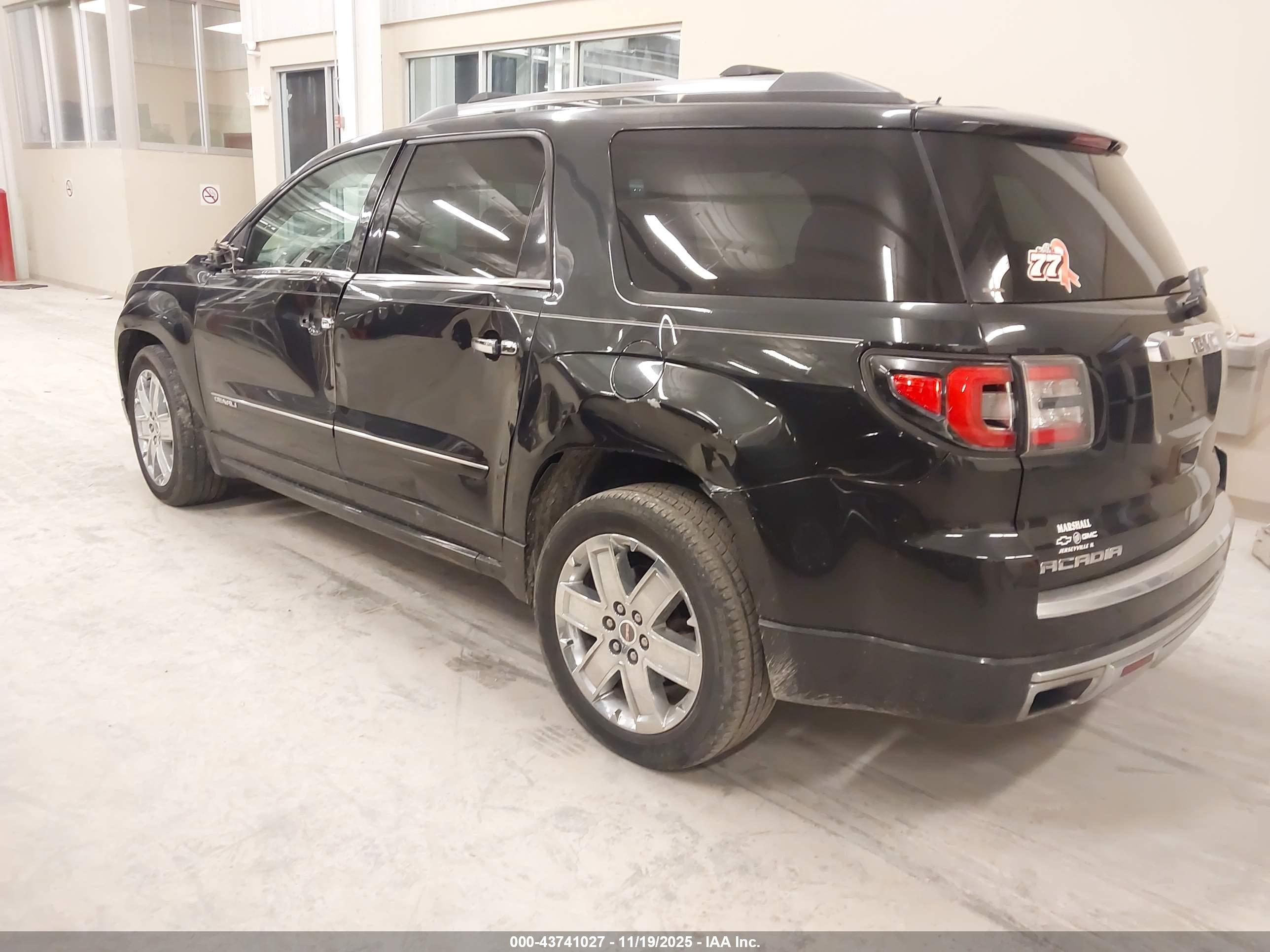 GMC ACADIA image 3