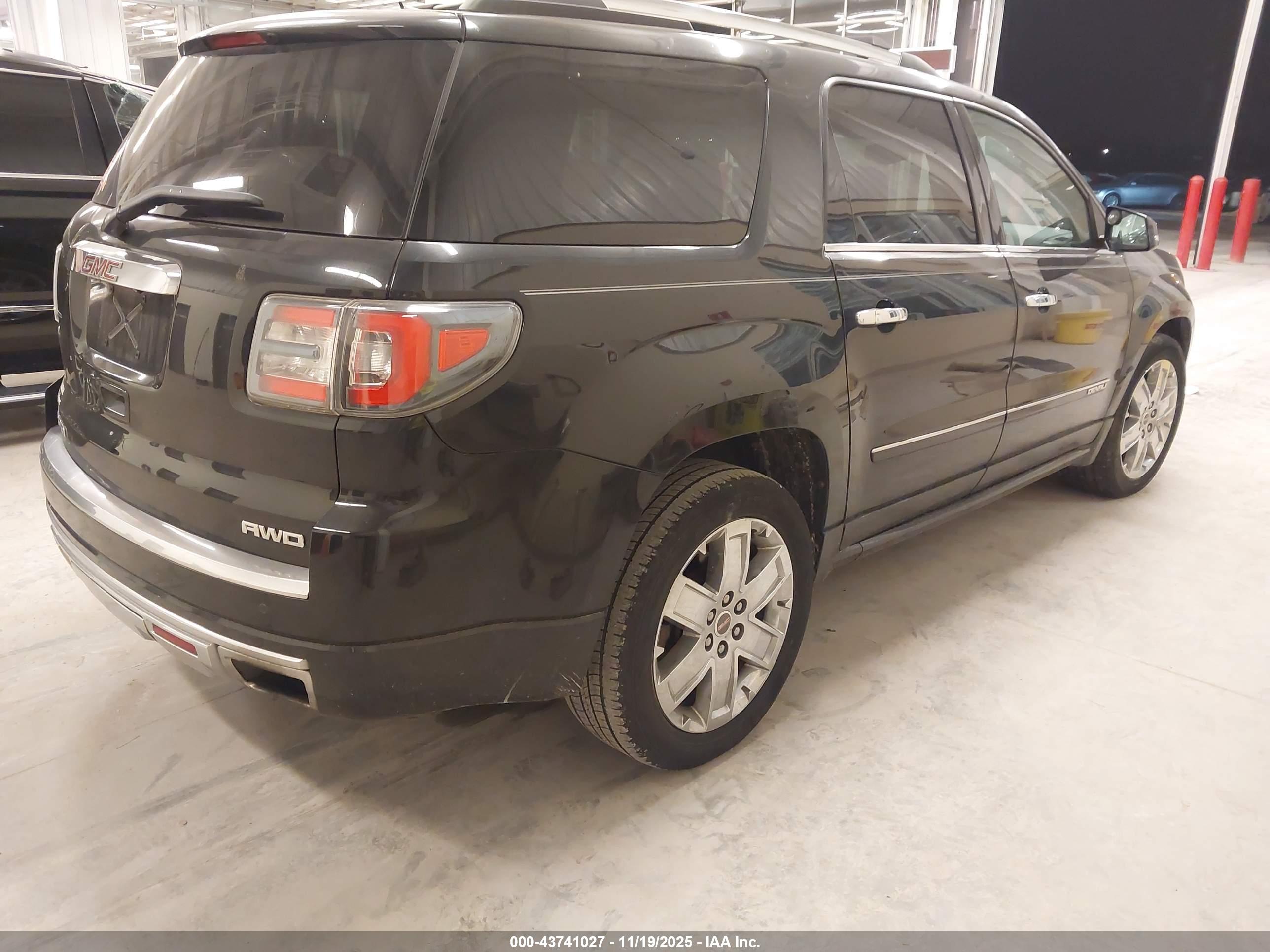 GMC ACADIA image 4