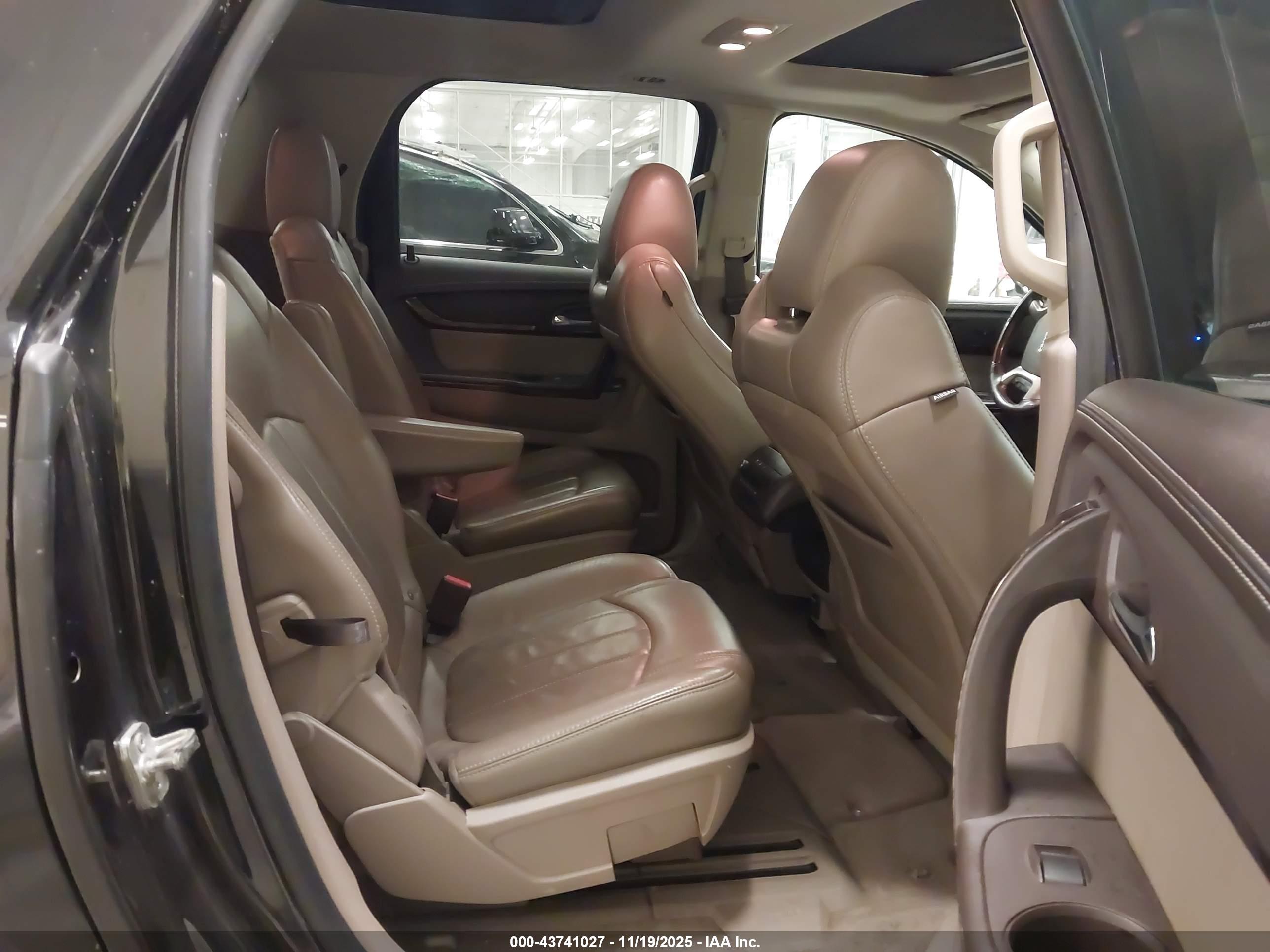 GMC ACADIA image 8