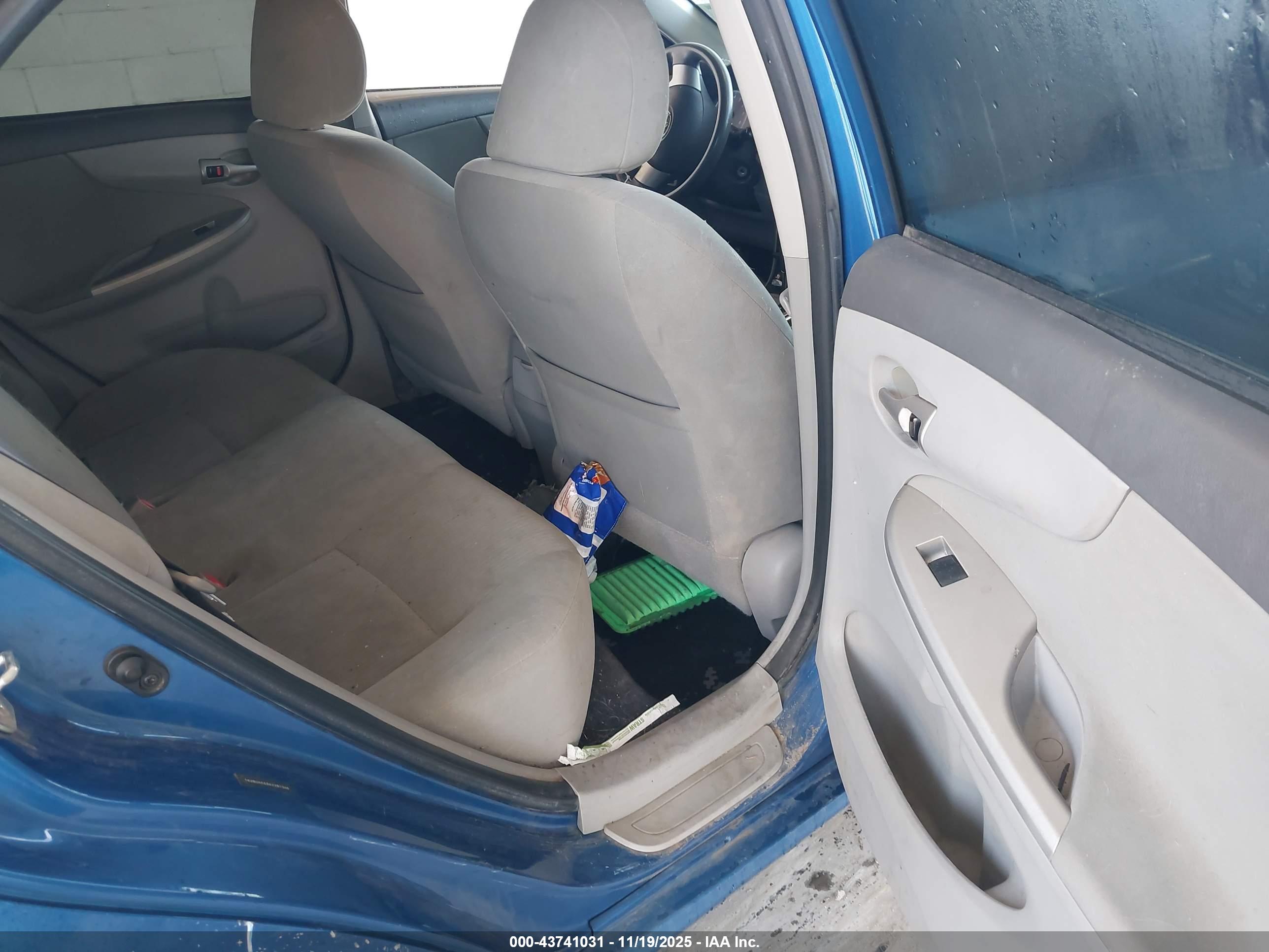 TOYOTA COROLLA image 8