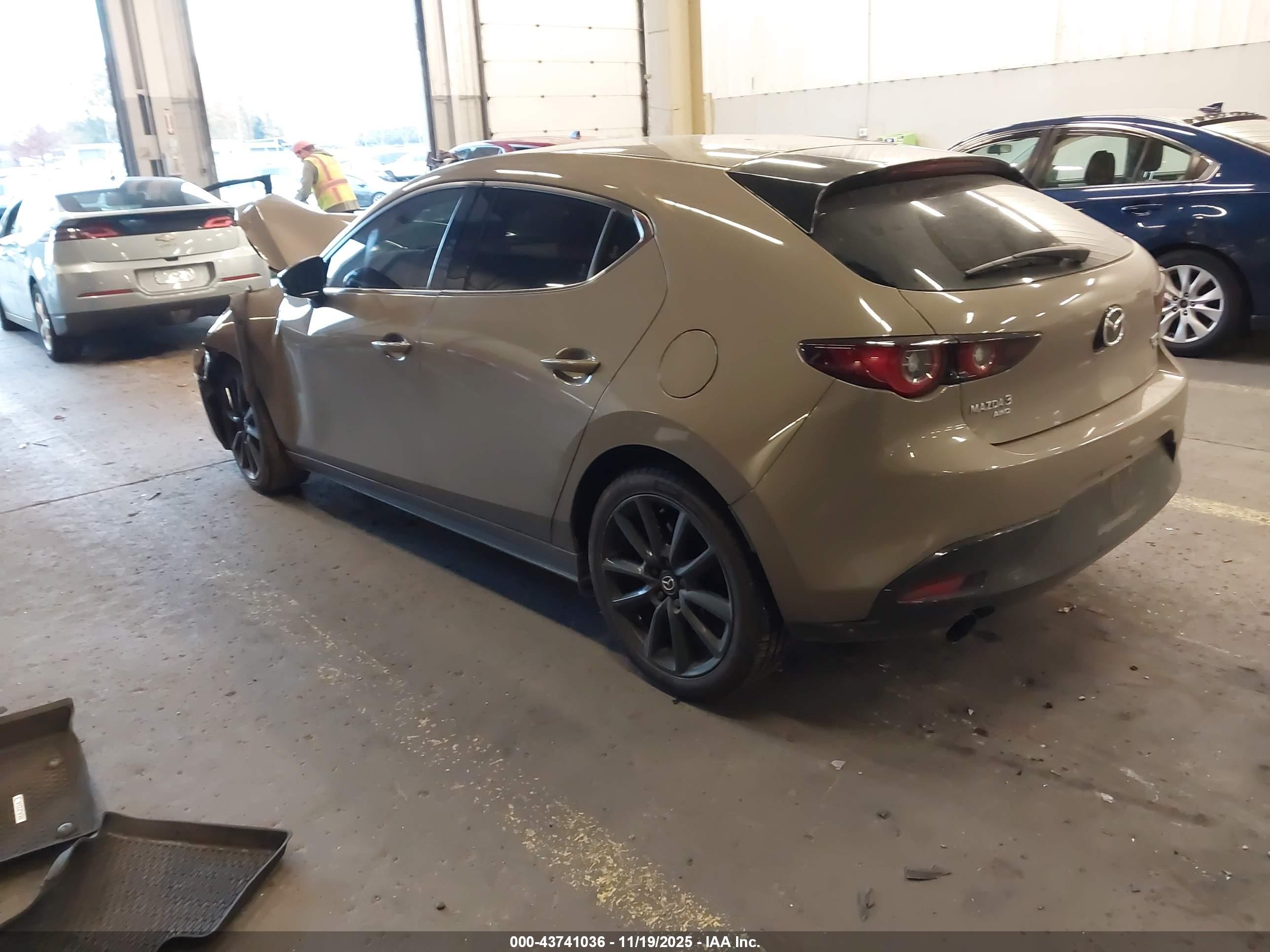 MAZDA MAZDA3 image 3