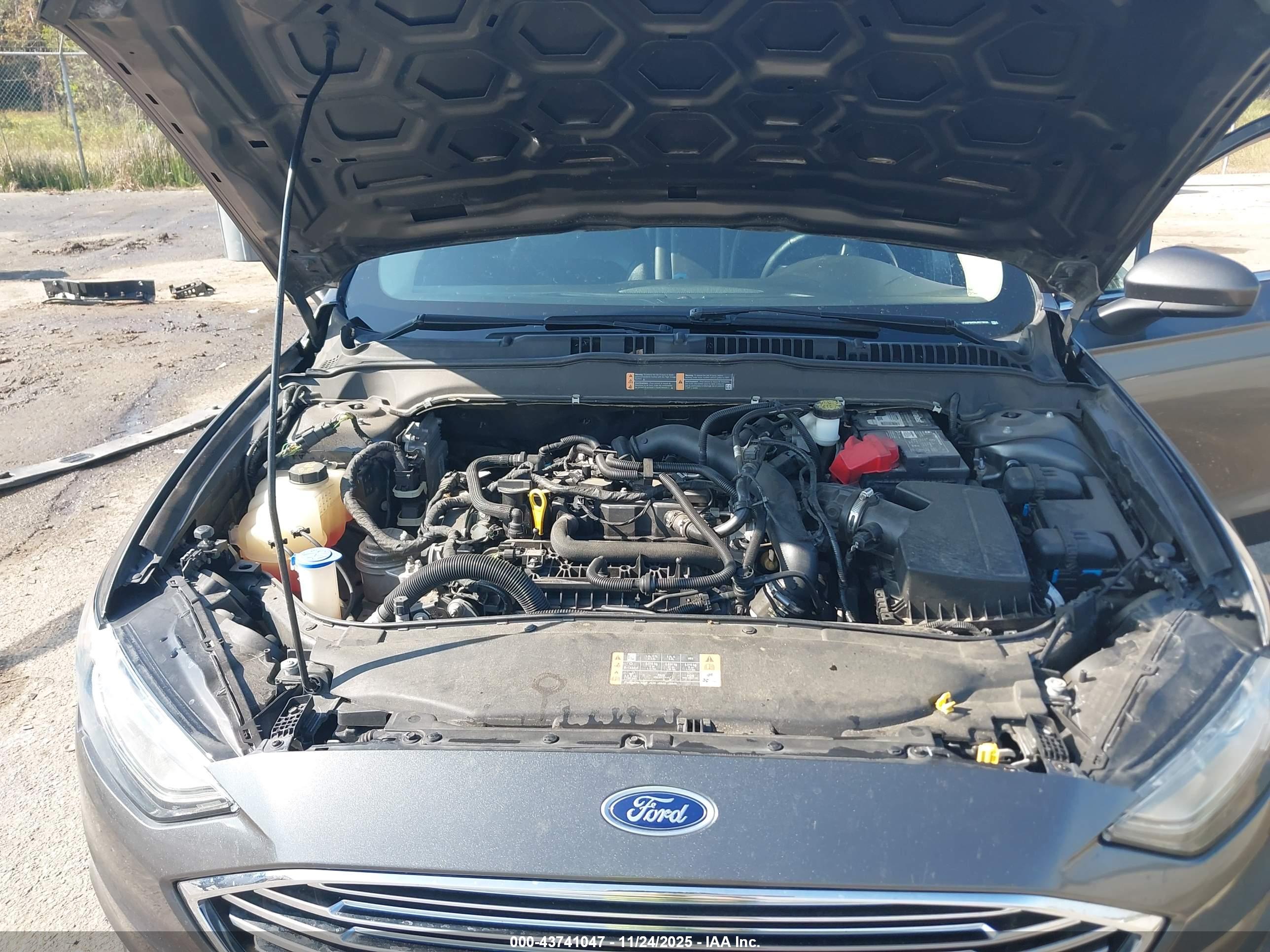 FORD FUSION image 10