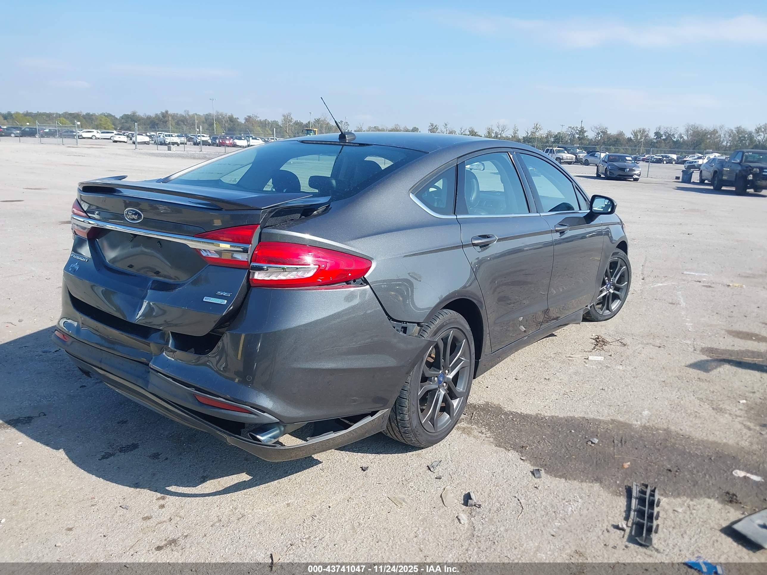 FORD FUSION image 4