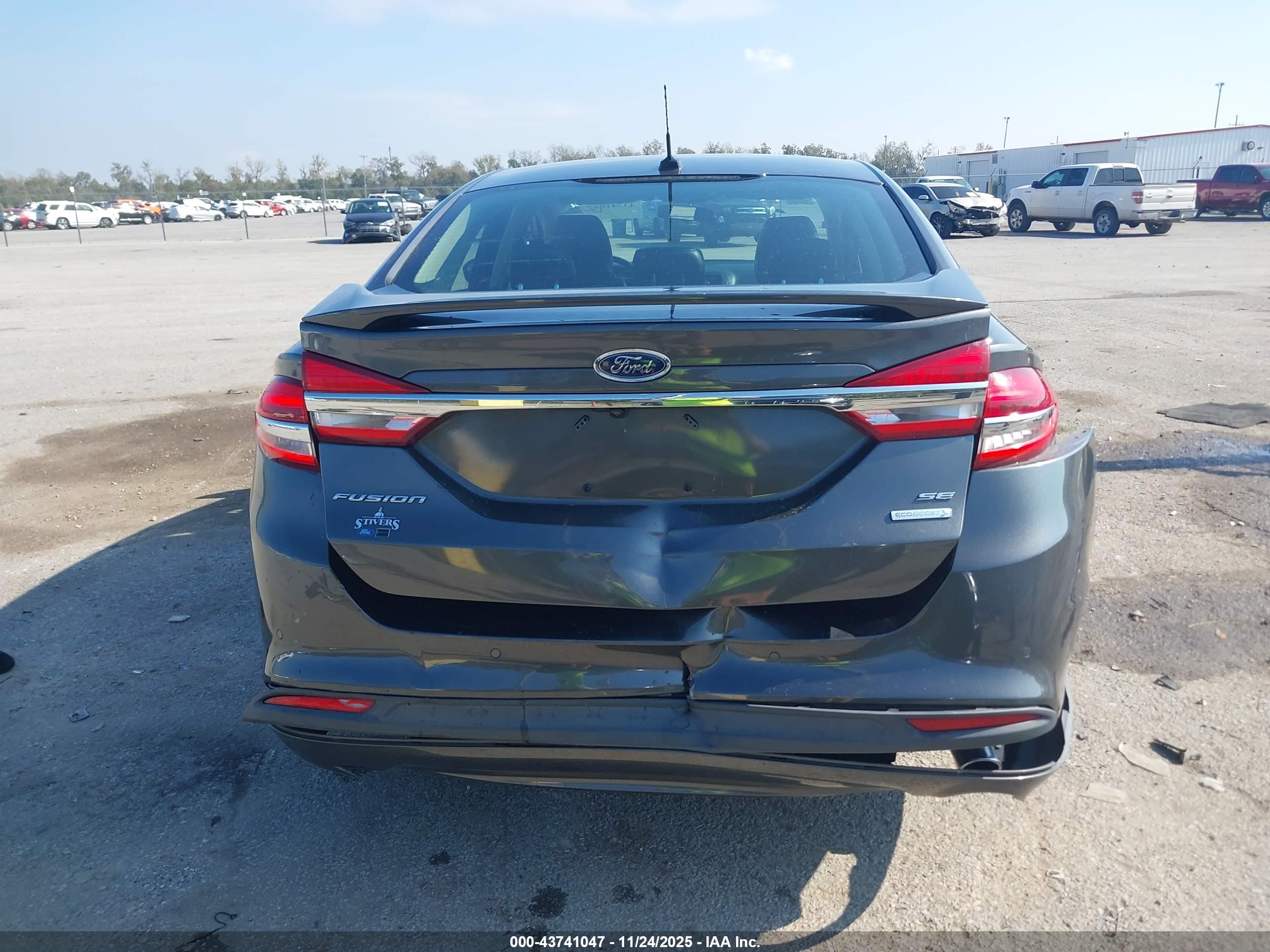 FORD FUSION image 6
