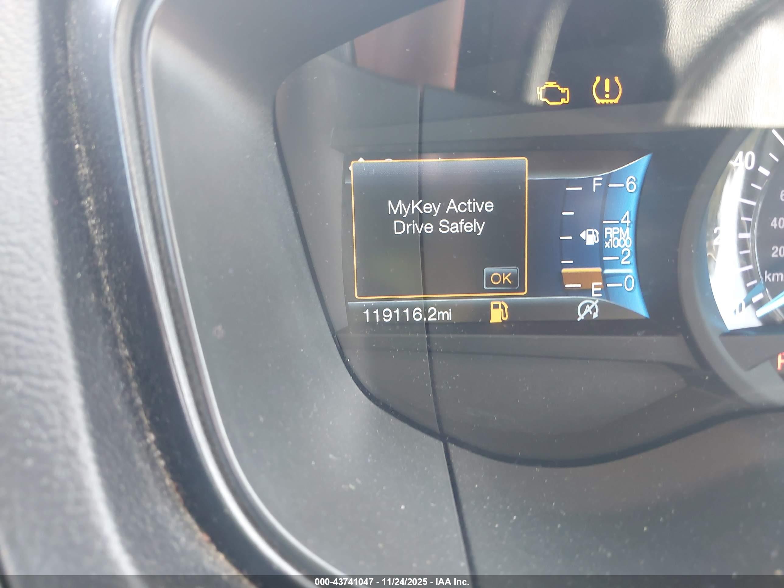 FORD FUSION image 7