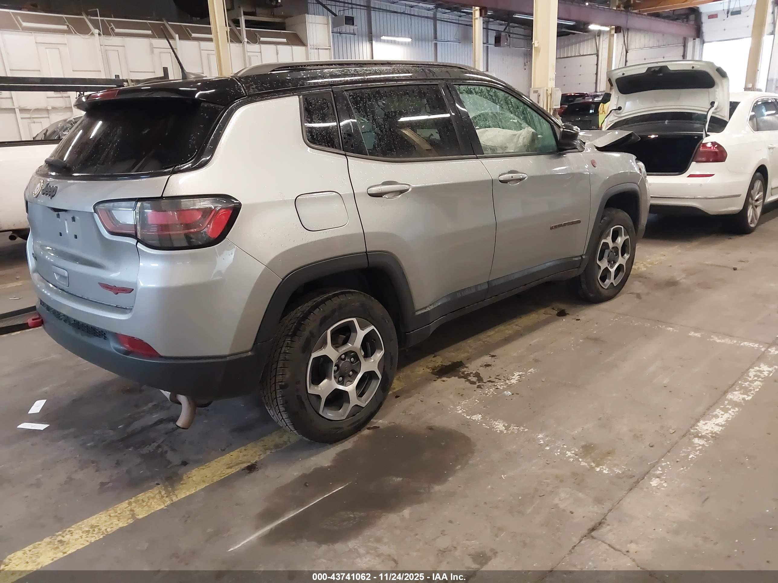JEEP COMPASS image 4