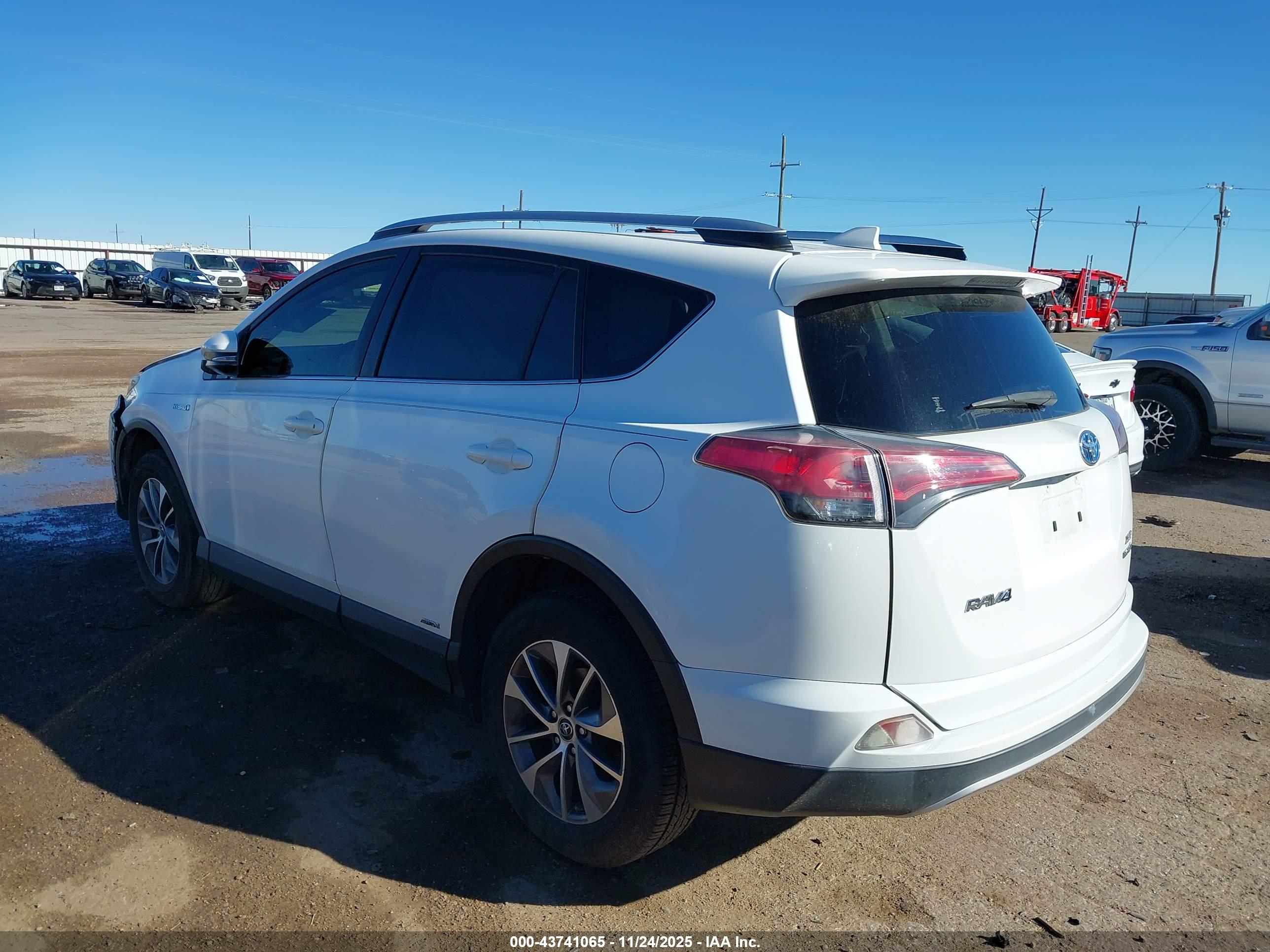 TOYOTA RAV4 image 3
