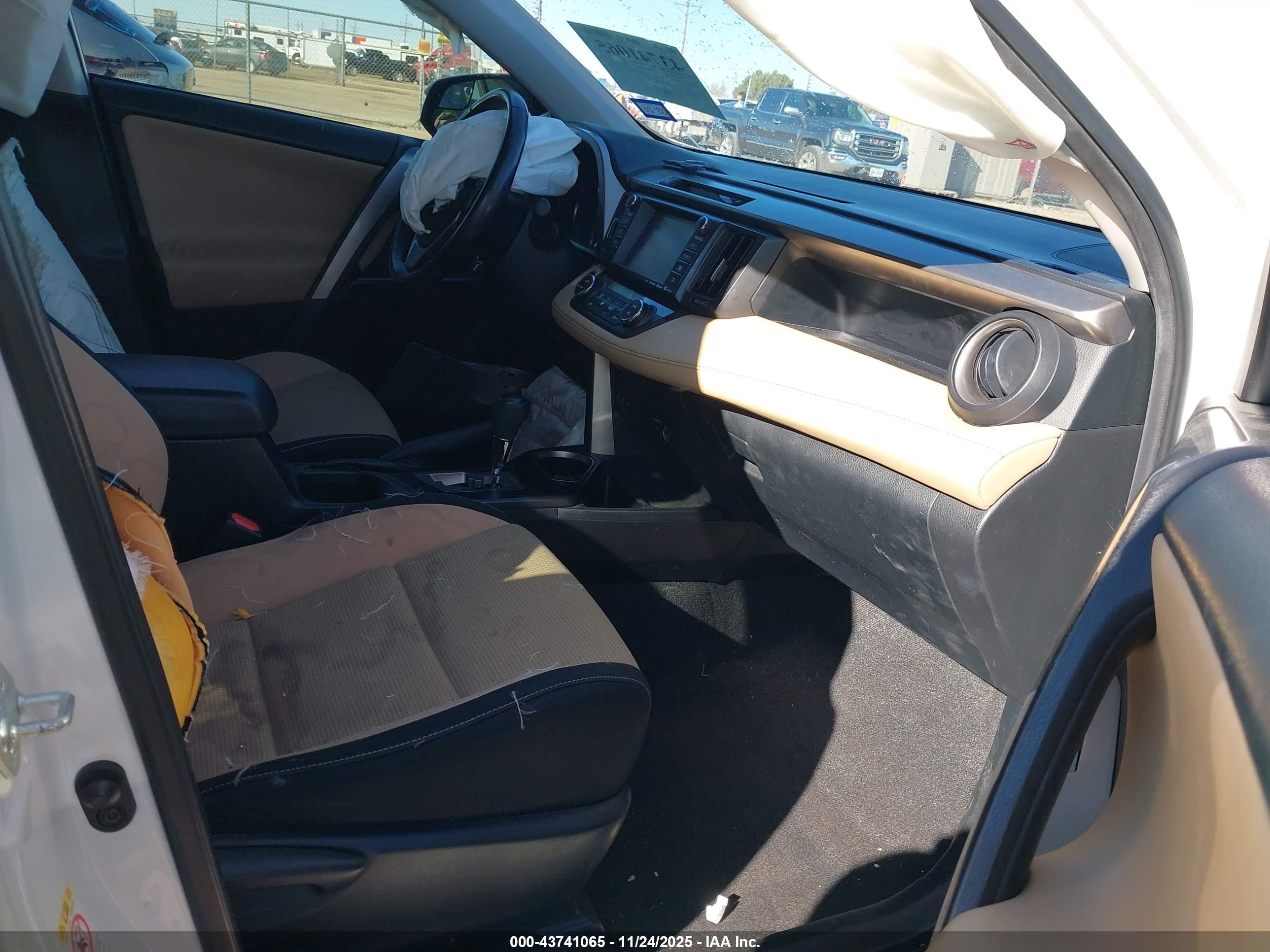 TOYOTA RAV4 image 5