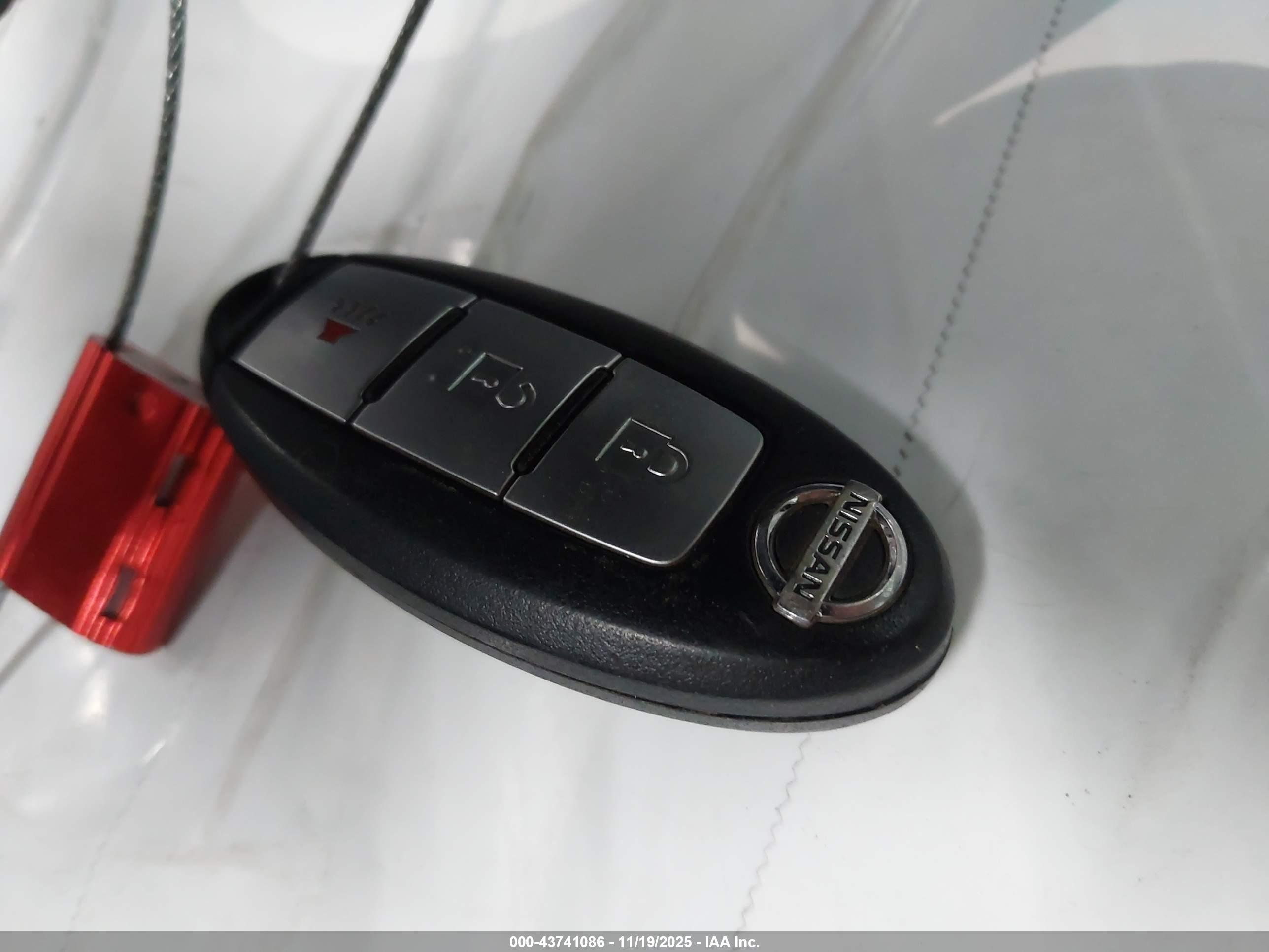 NISSAN MURANO image 11