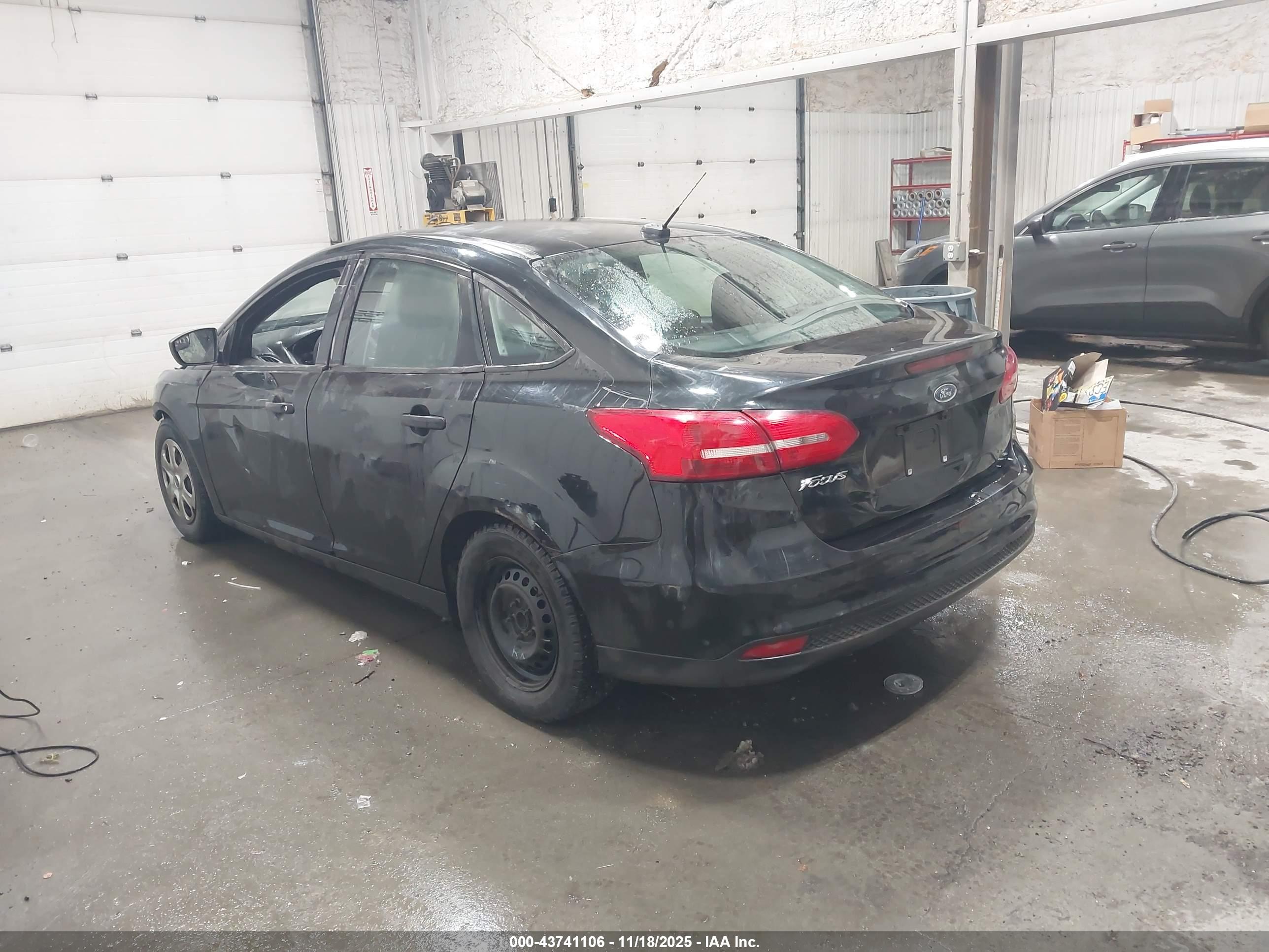FORD FOCUS image 3