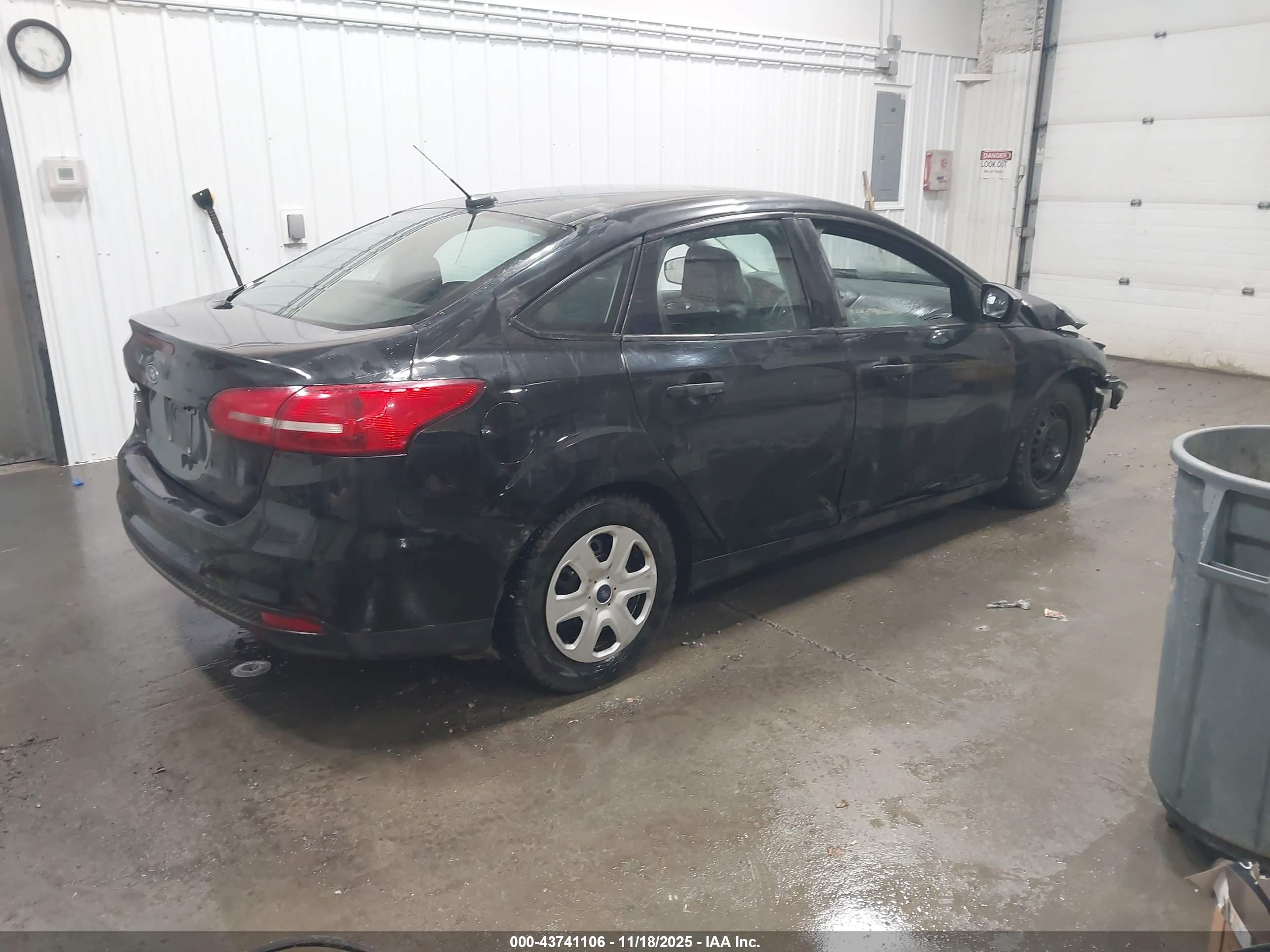 FORD FOCUS image 4