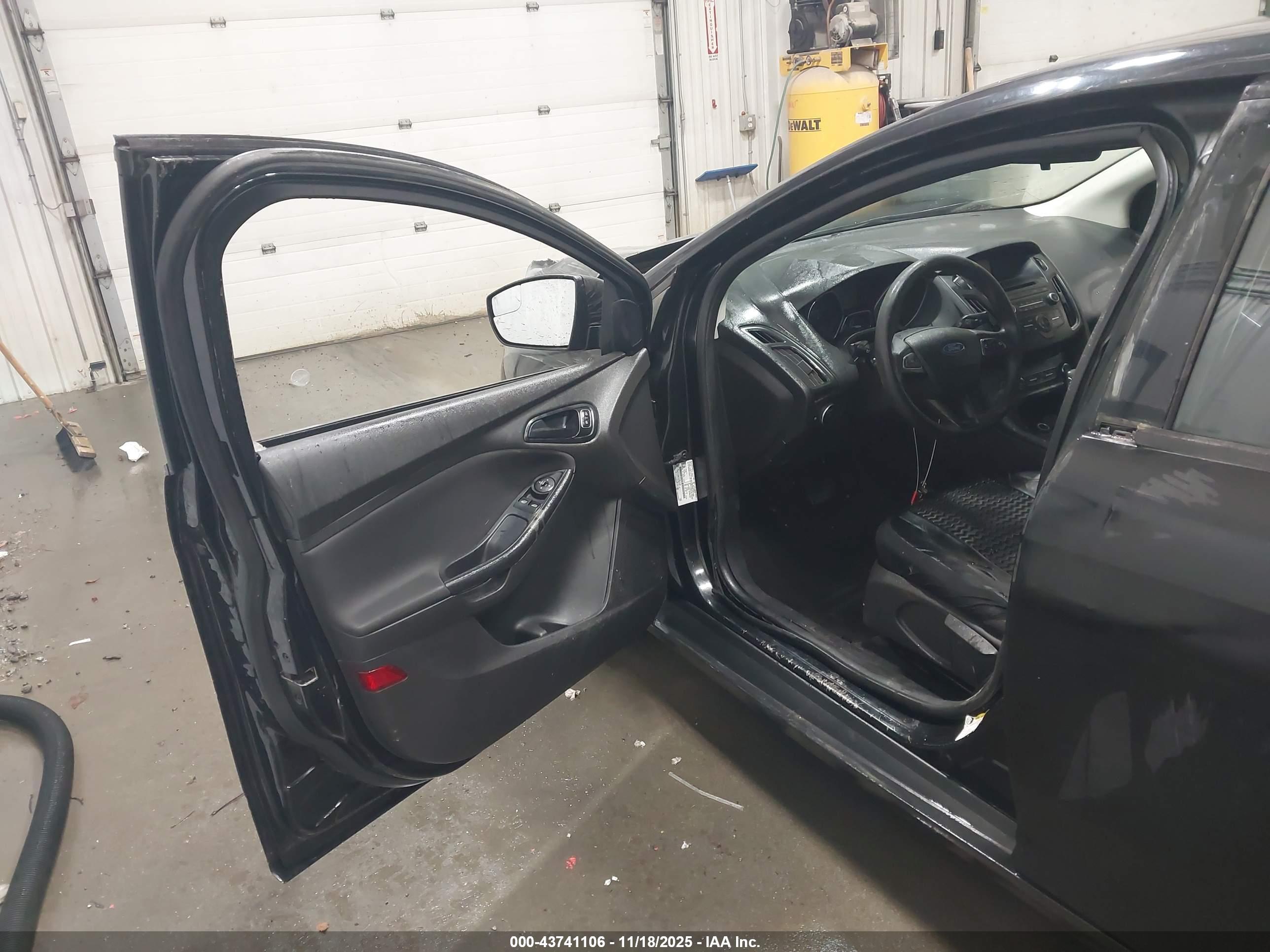 FORD FOCUS image 5