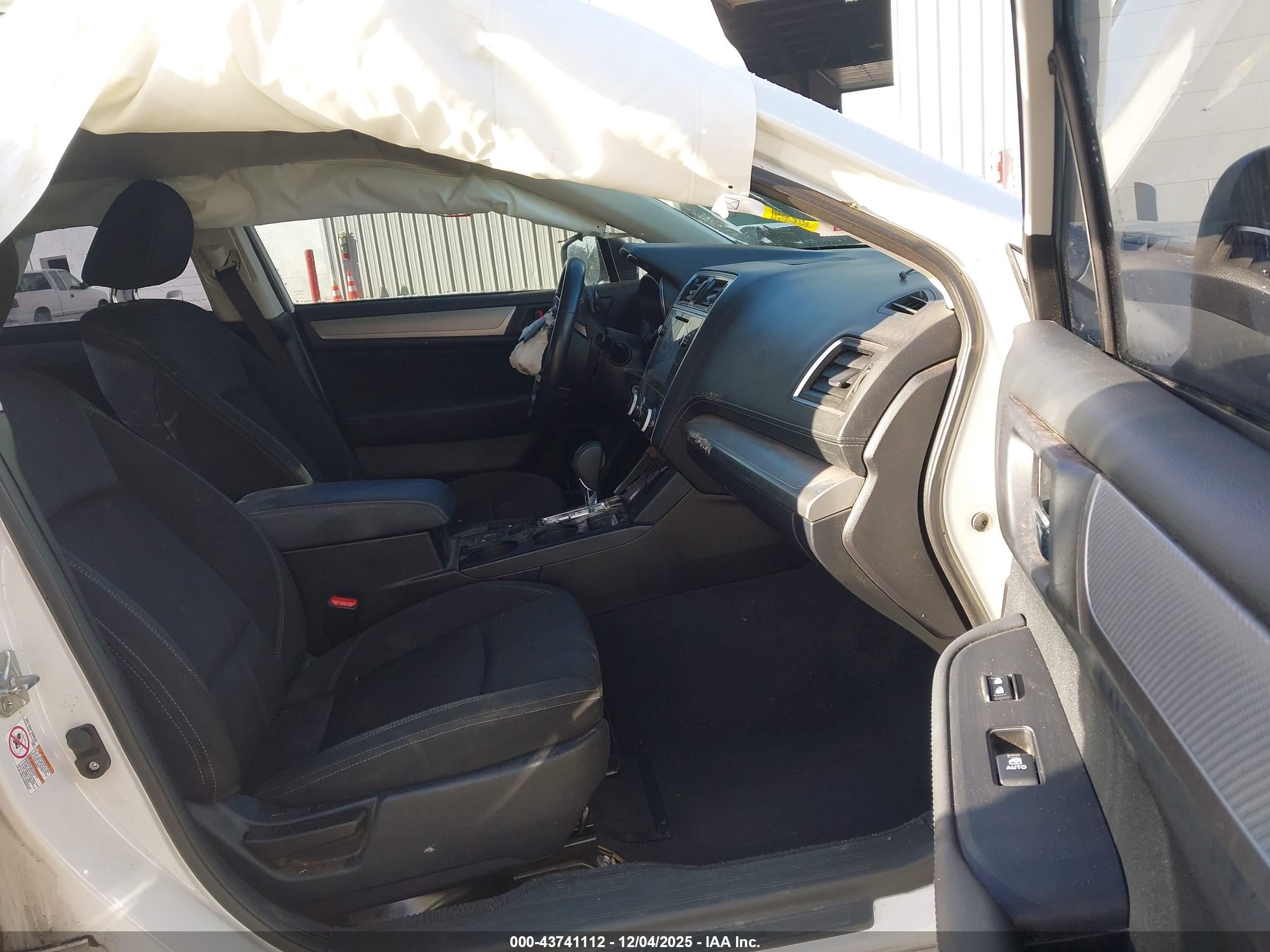 SUBARU LEGACY image 5