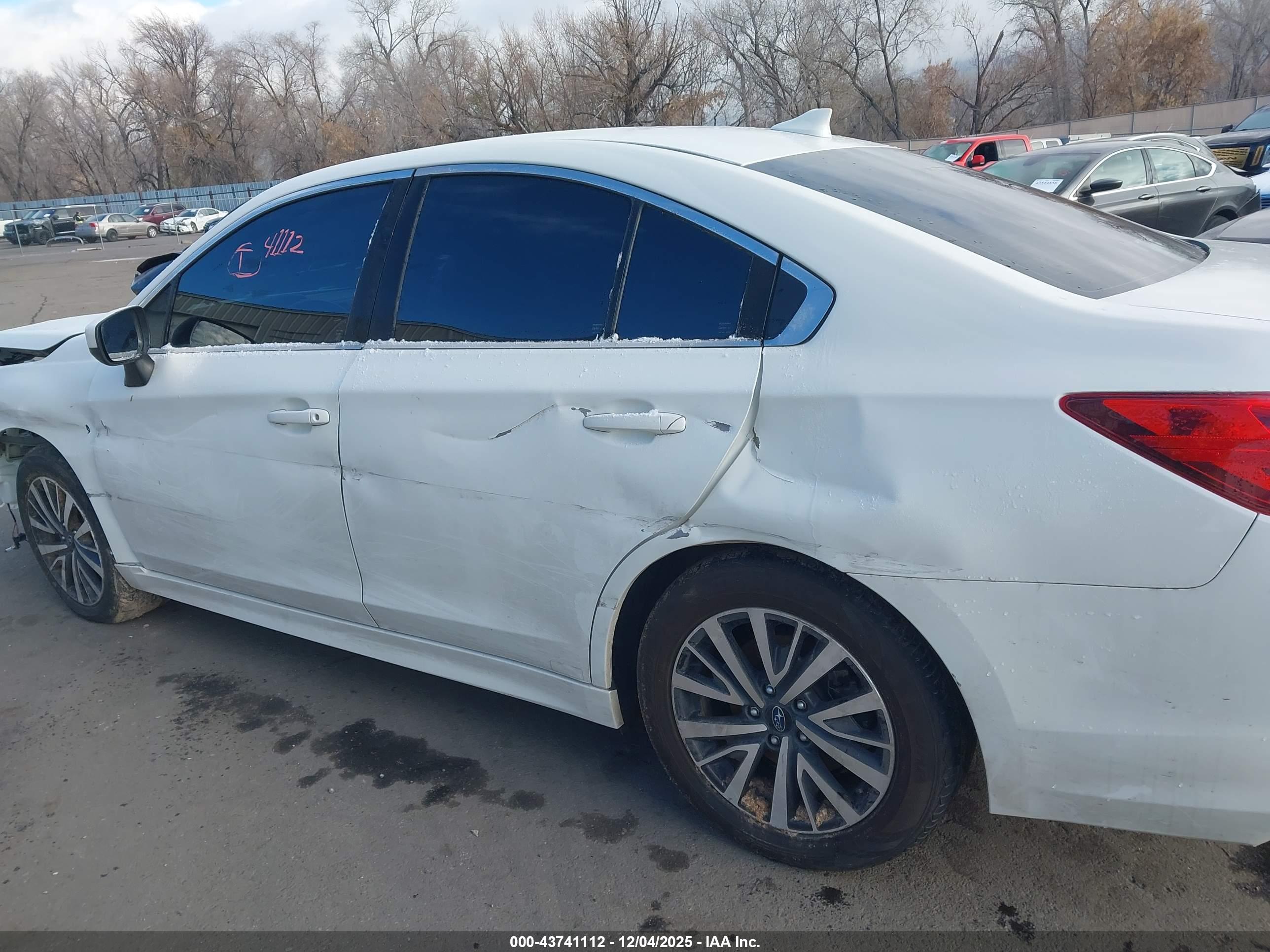 SUBARU LEGACY image 6