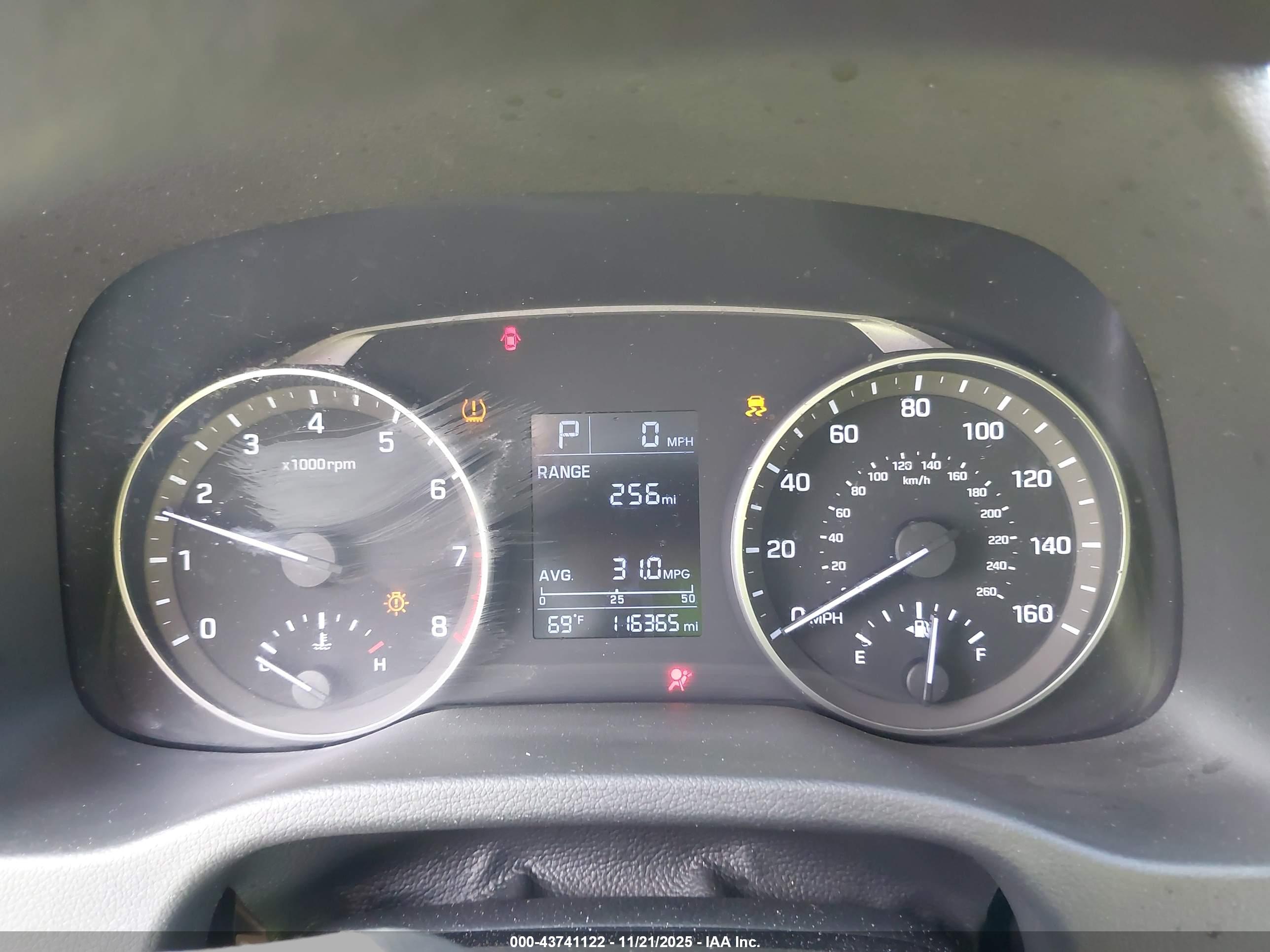 HYUNDAI ELANTRA image 7