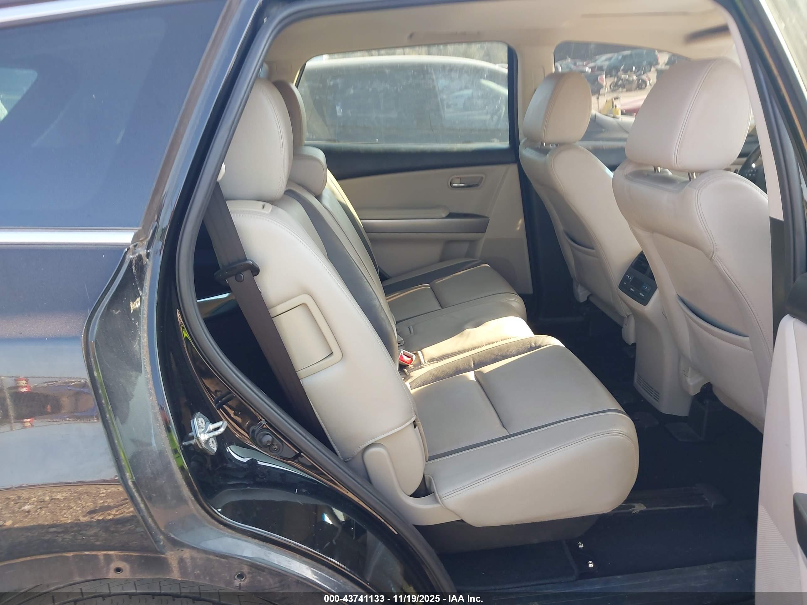 MAZDA CX-9 image 8