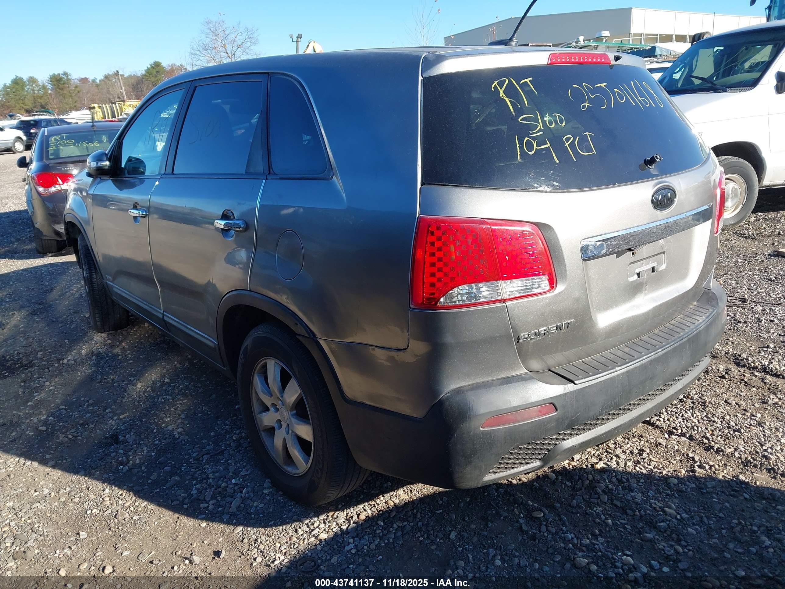 KIA SORENTO image 3