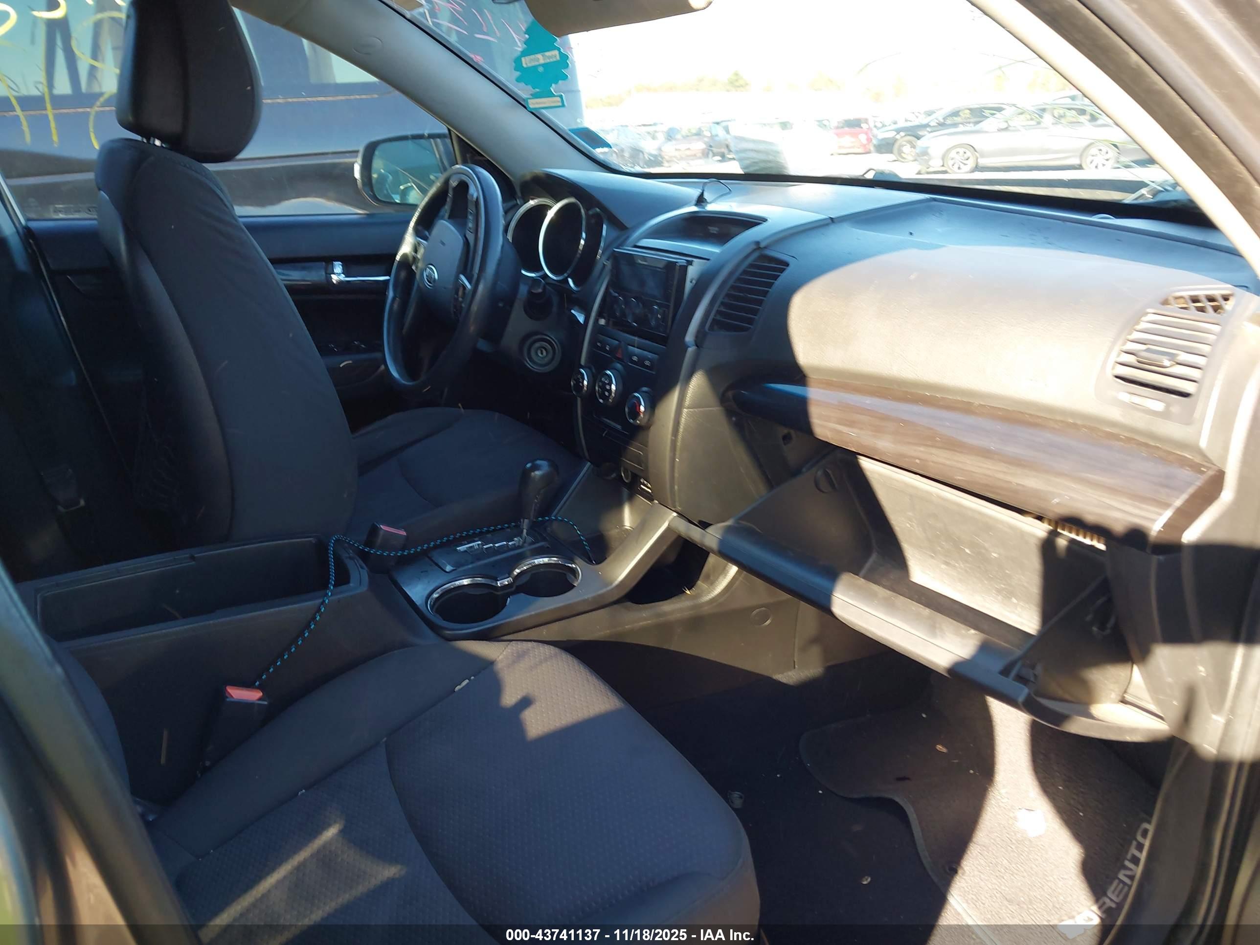 KIA SORENTO image 5
