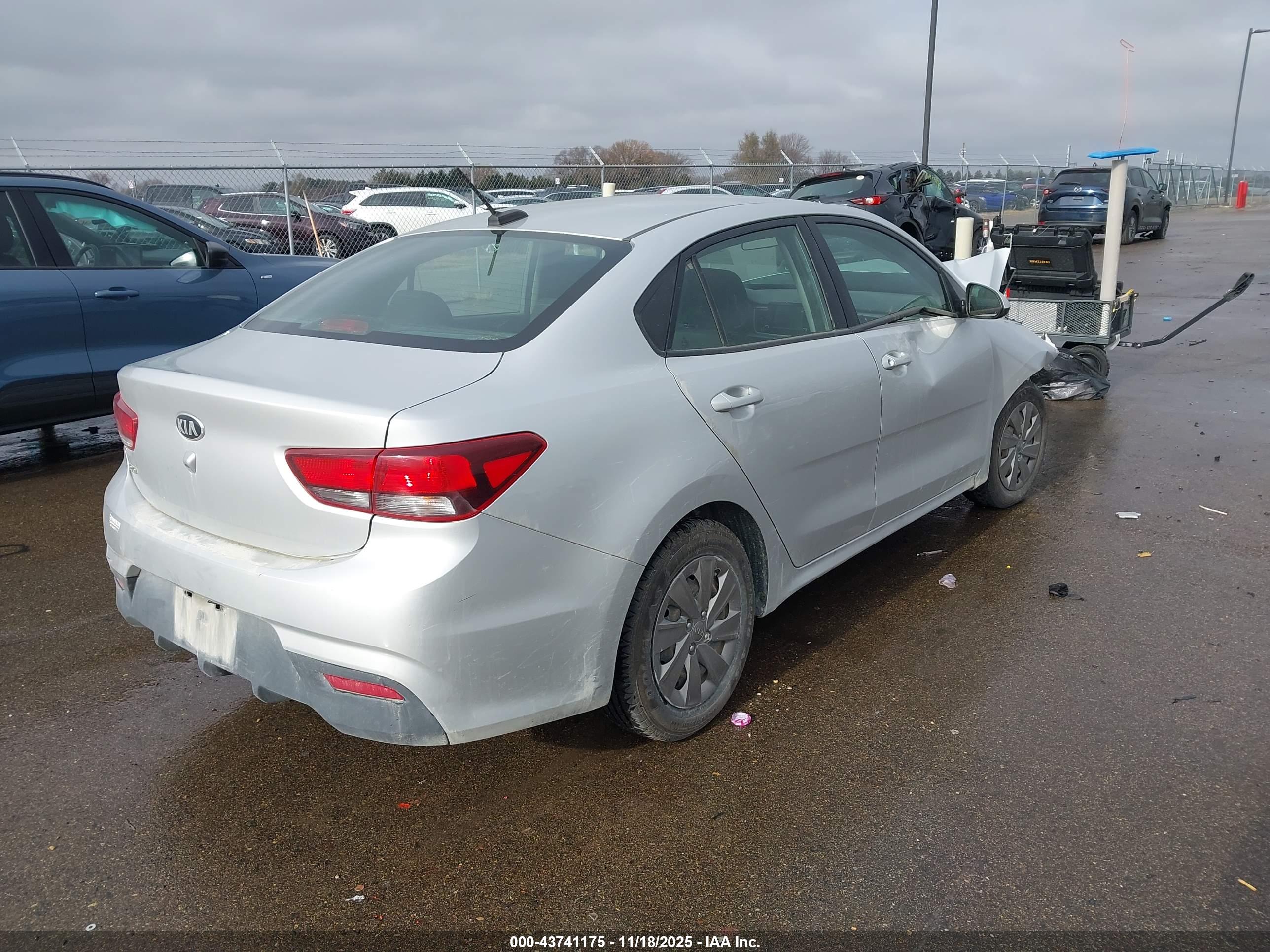 KIA RIO image 4