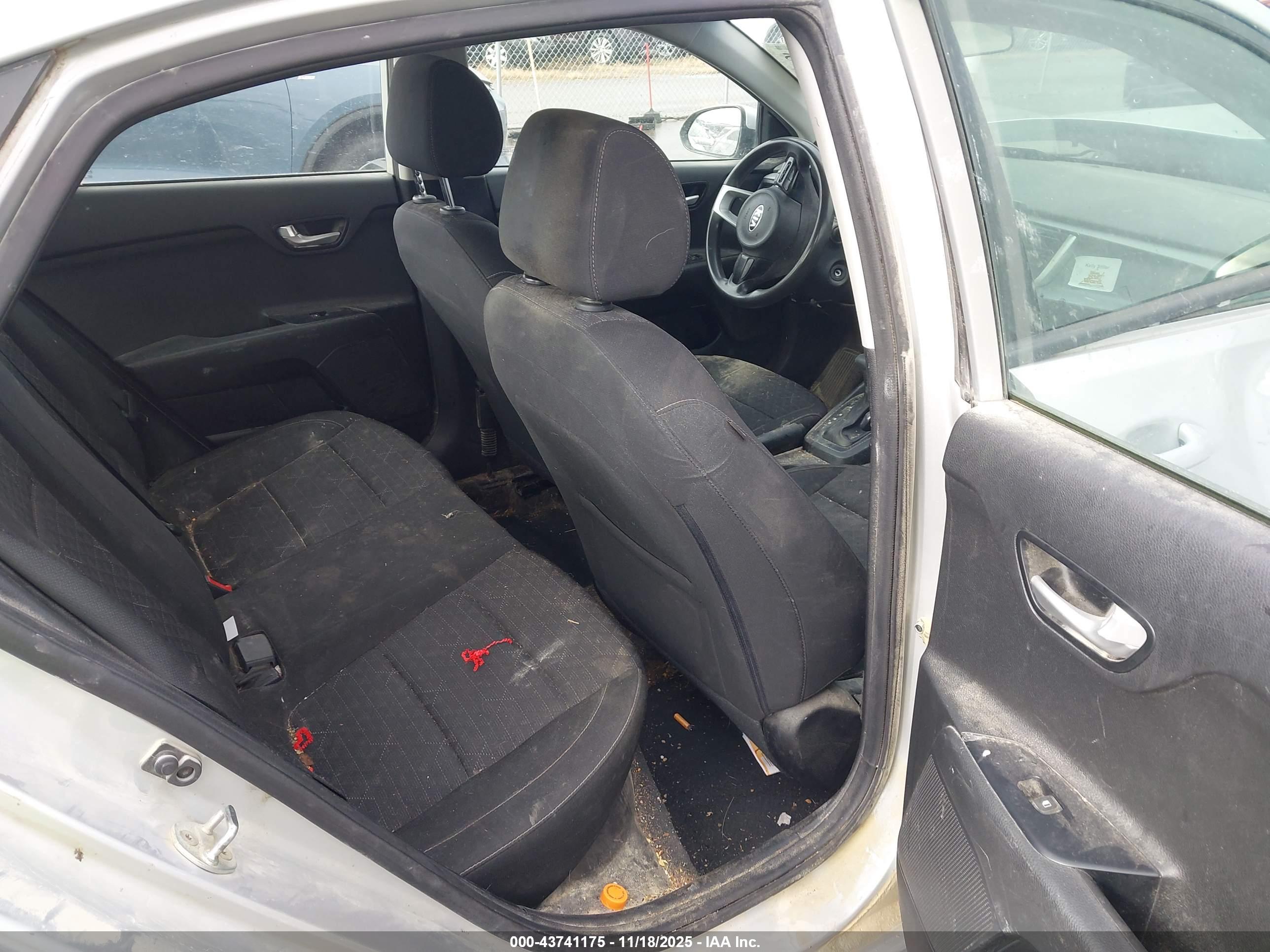 KIA RIO image 8