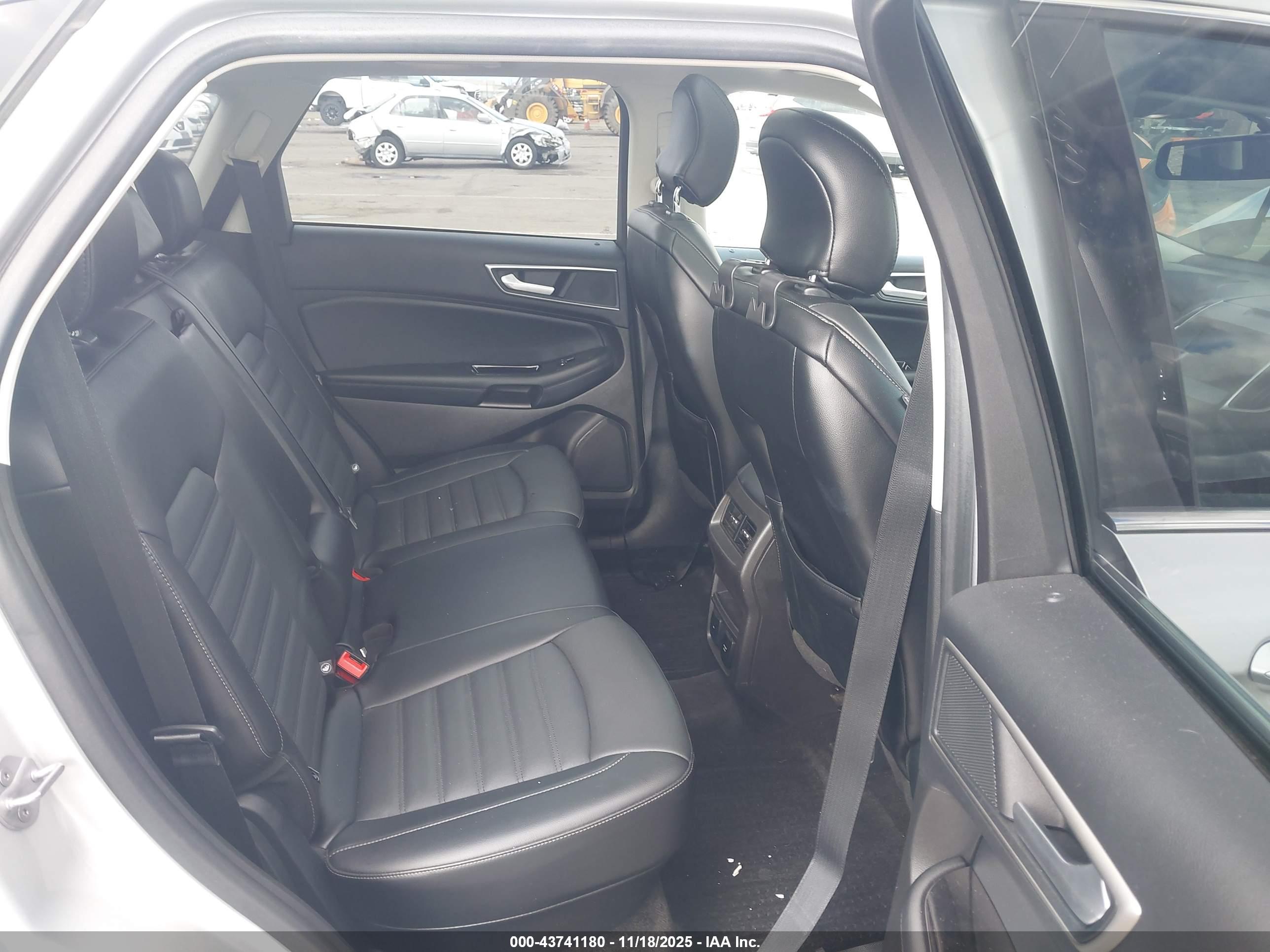 FORD EDGE image 8