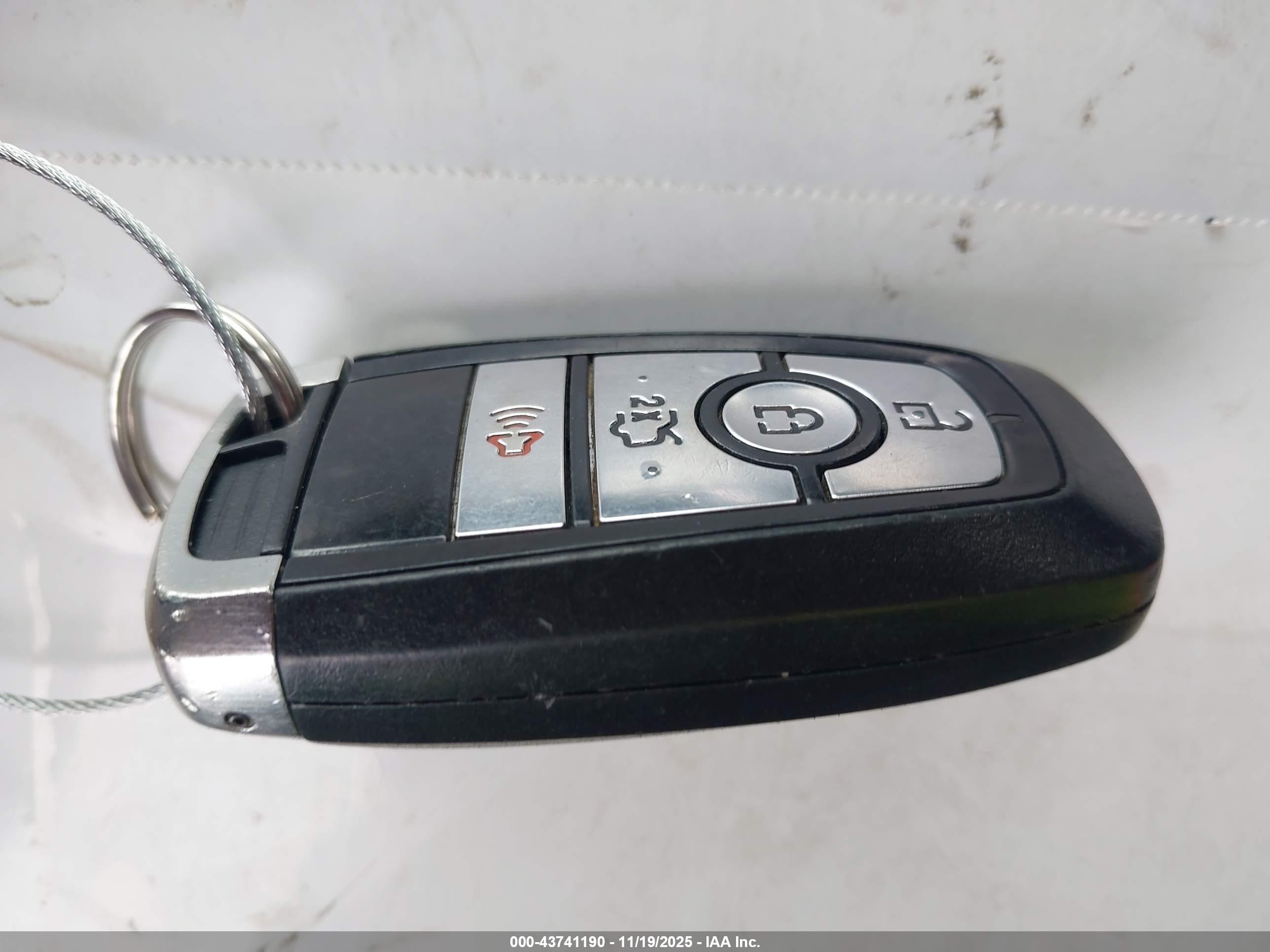 FORD FUSION image 11
