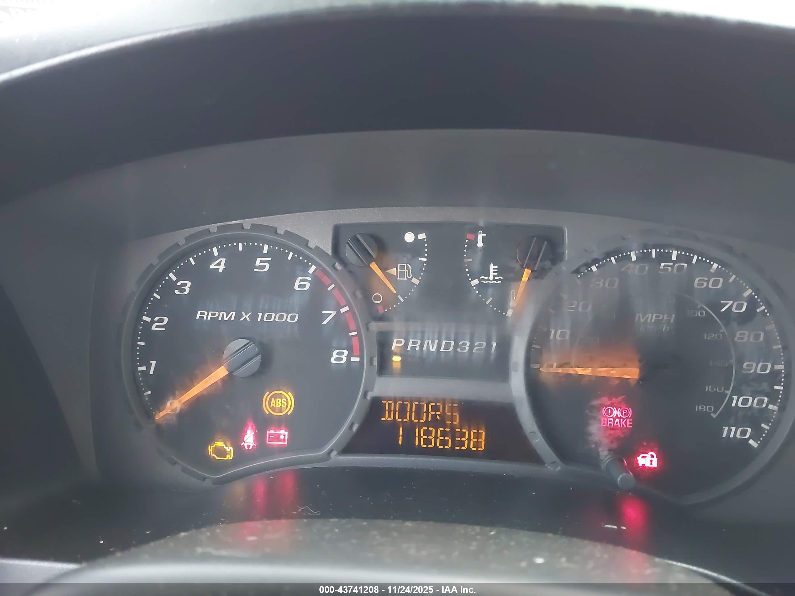 CHEVROLET COLORADO image 7