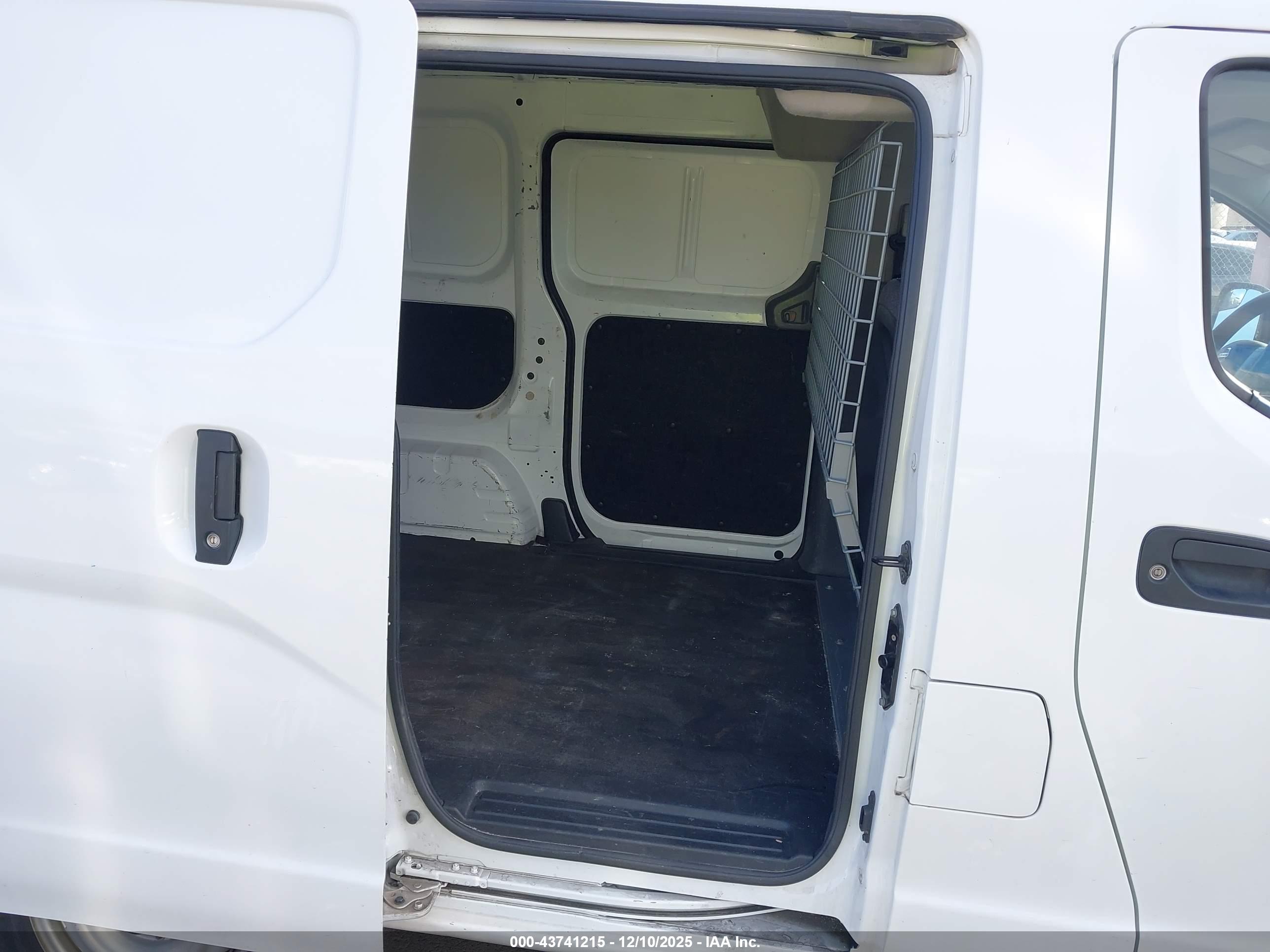 NISSAN NV200 image 8