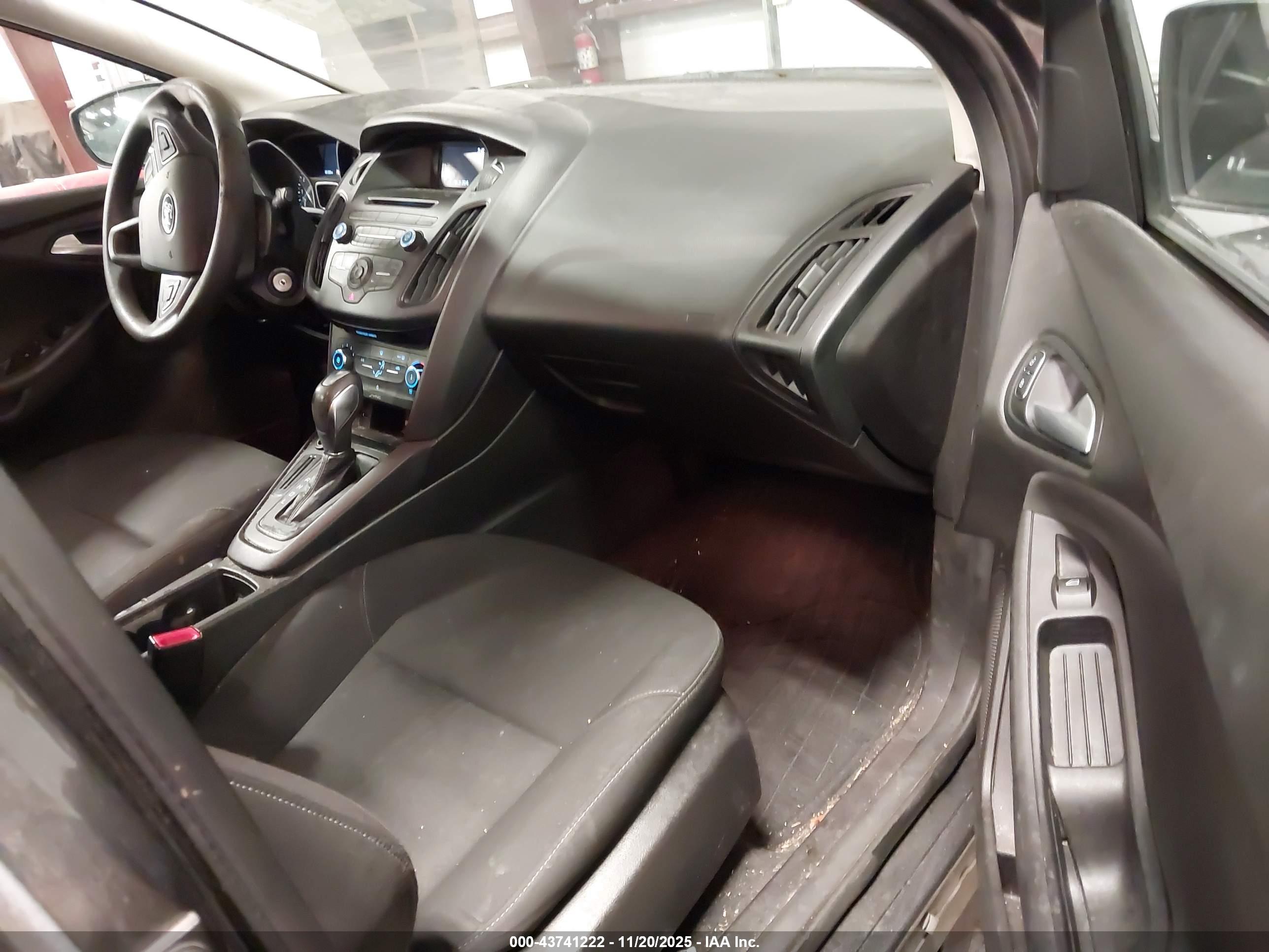 FORD FOCUS image 5
