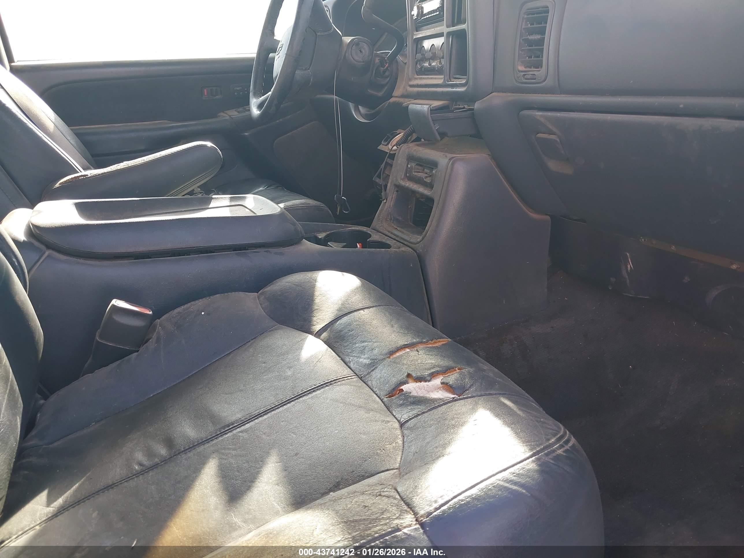 CHEVROLET SILVERADO image 5