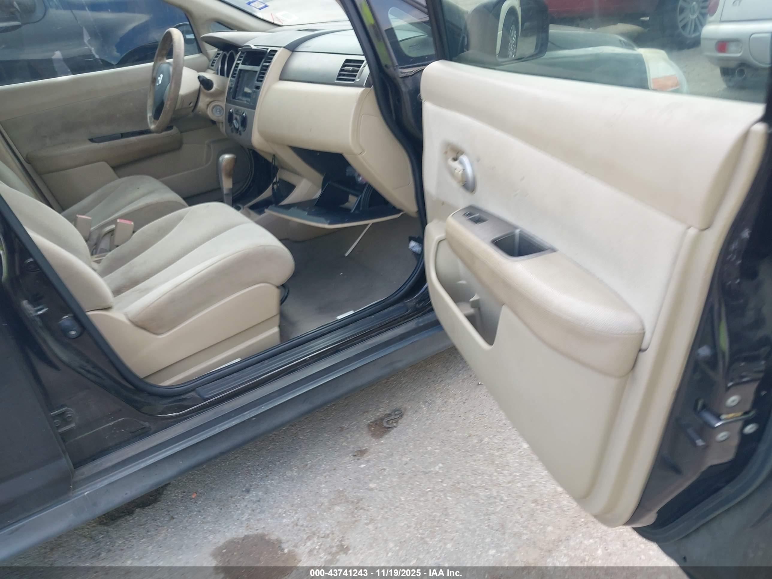 NISSAN VERSA image 5