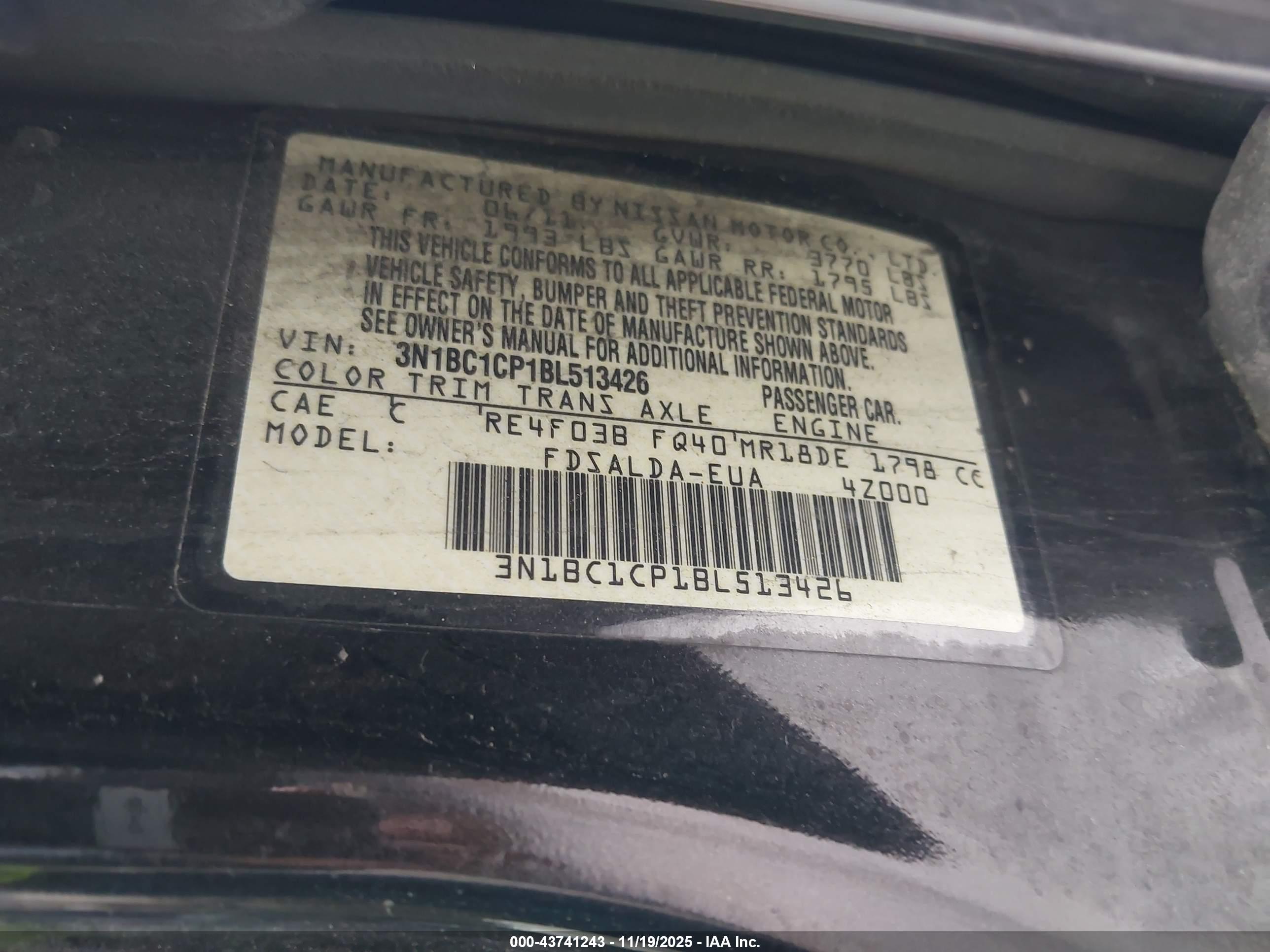 NISSAN VERSA image 9