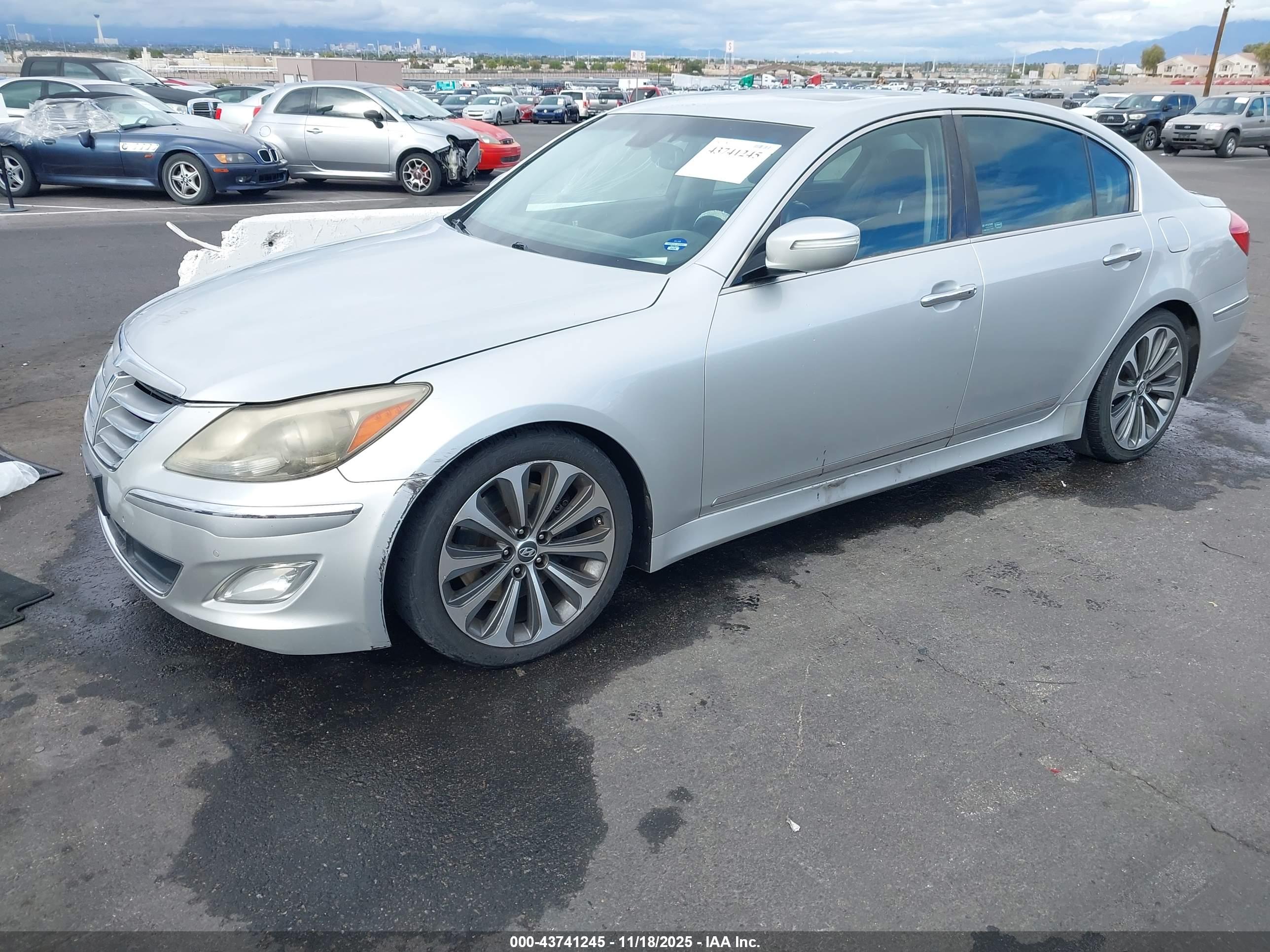HYUNDAI GENESIS image 6