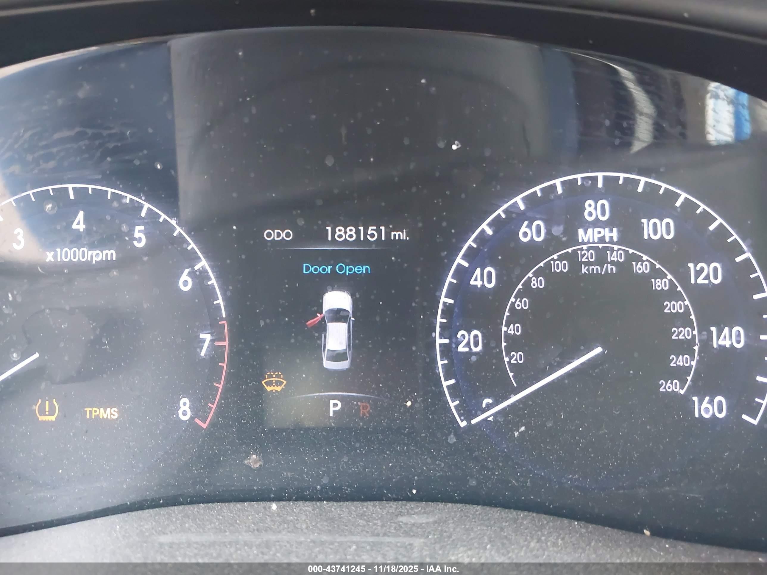 HYUNDAI GENESIS image 7