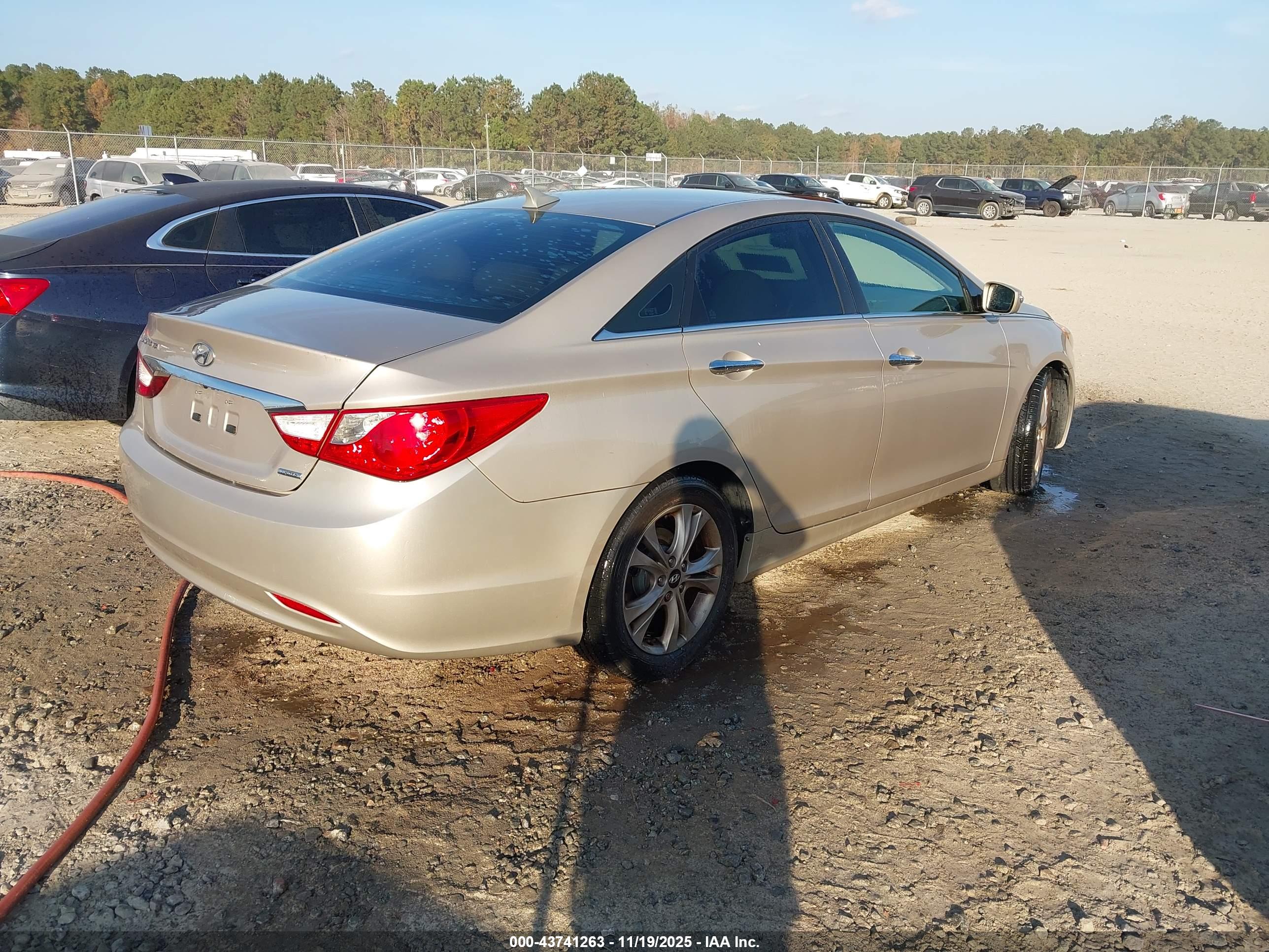 HYUNDAI SONATA image 4